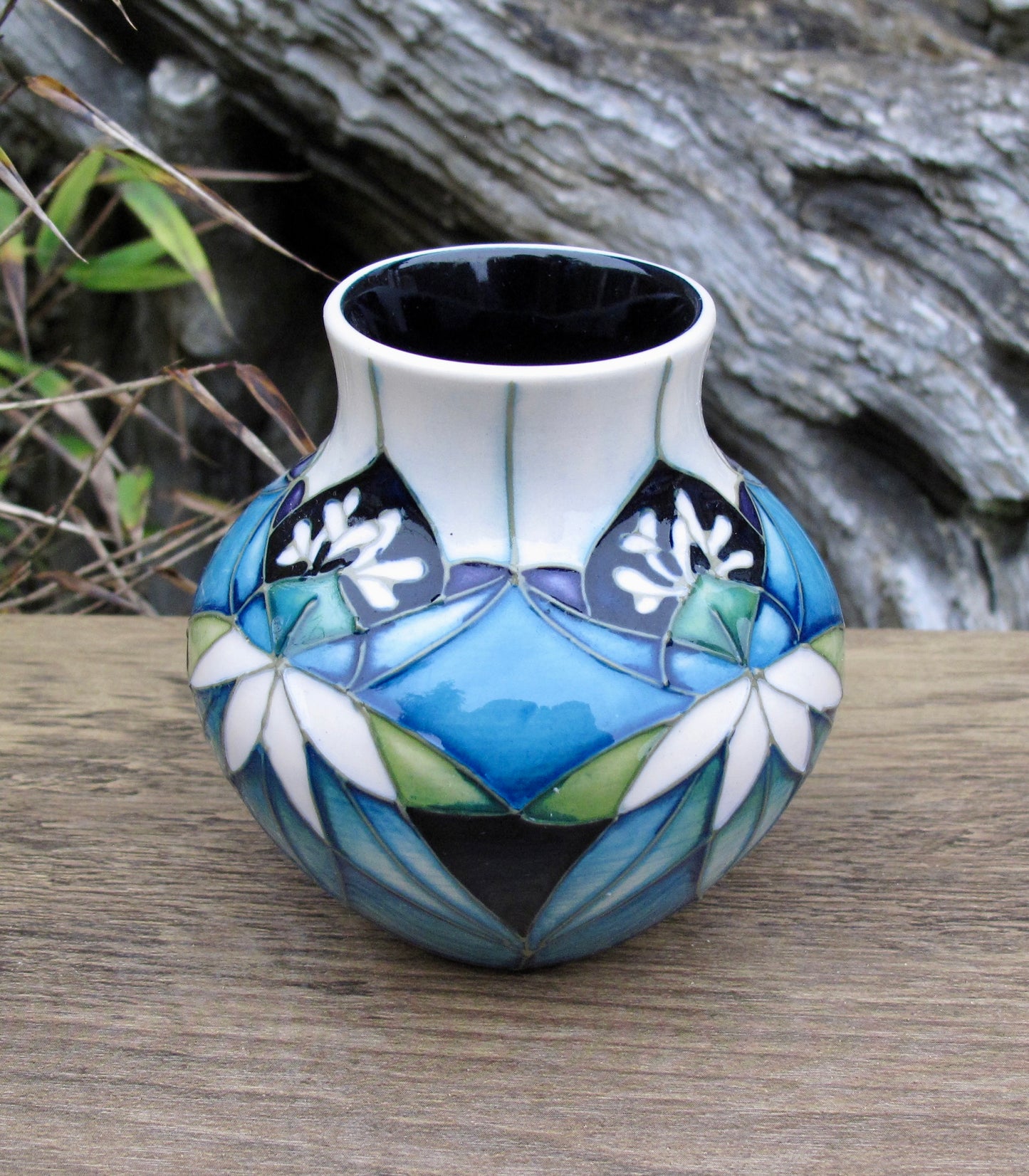 Share Moorcroft Exquisite COLOURS OF KIRIBATI Vase 35/3 Retail Price £185