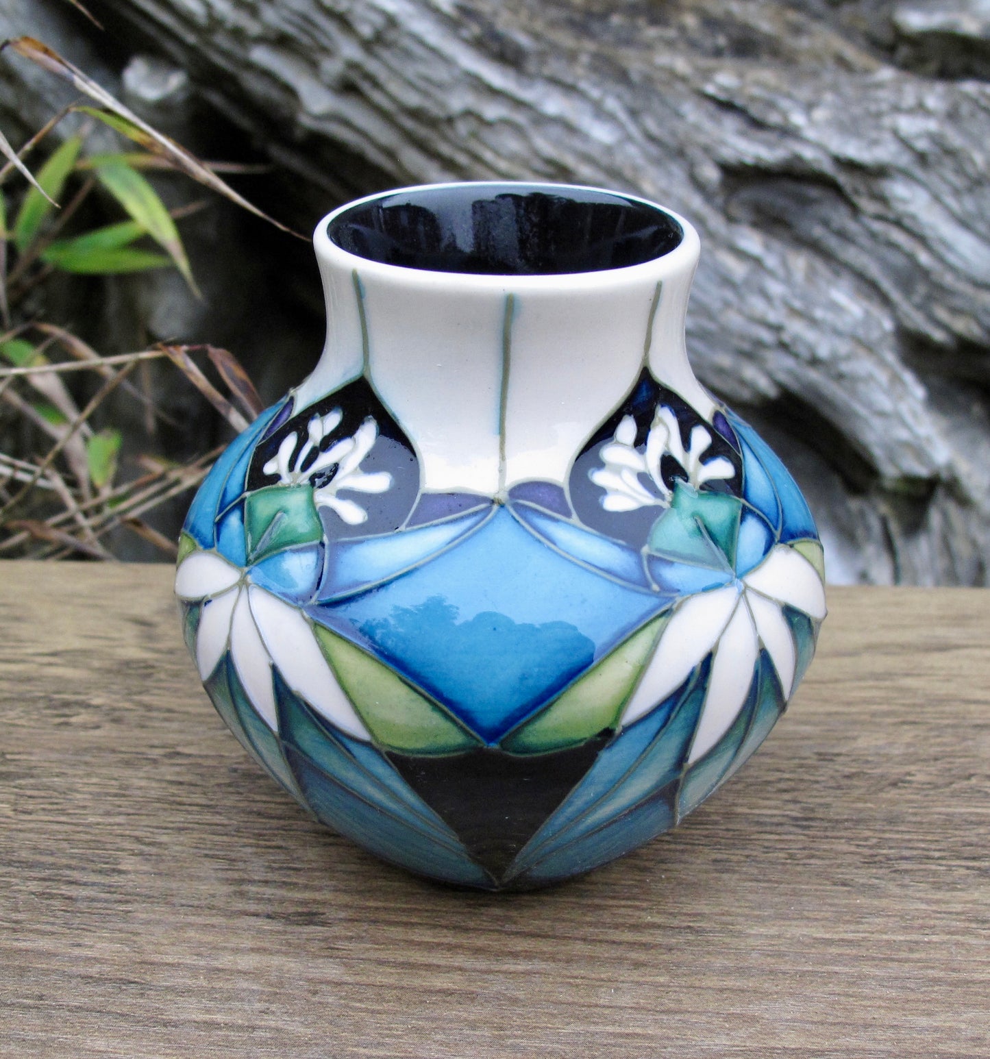 Share Moorcroft Exquisite COLOURS OF KIRIBATI Vase 35/3 Retail Price £185