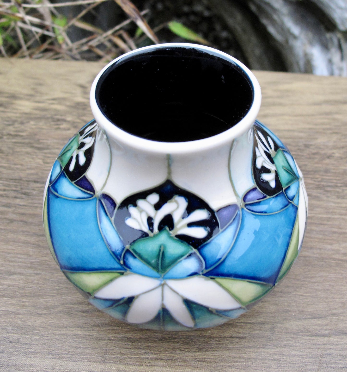 Share Moorcroft Exquisite COLOURS OF KIRIBATI Vase 35/3 Retail Price £185