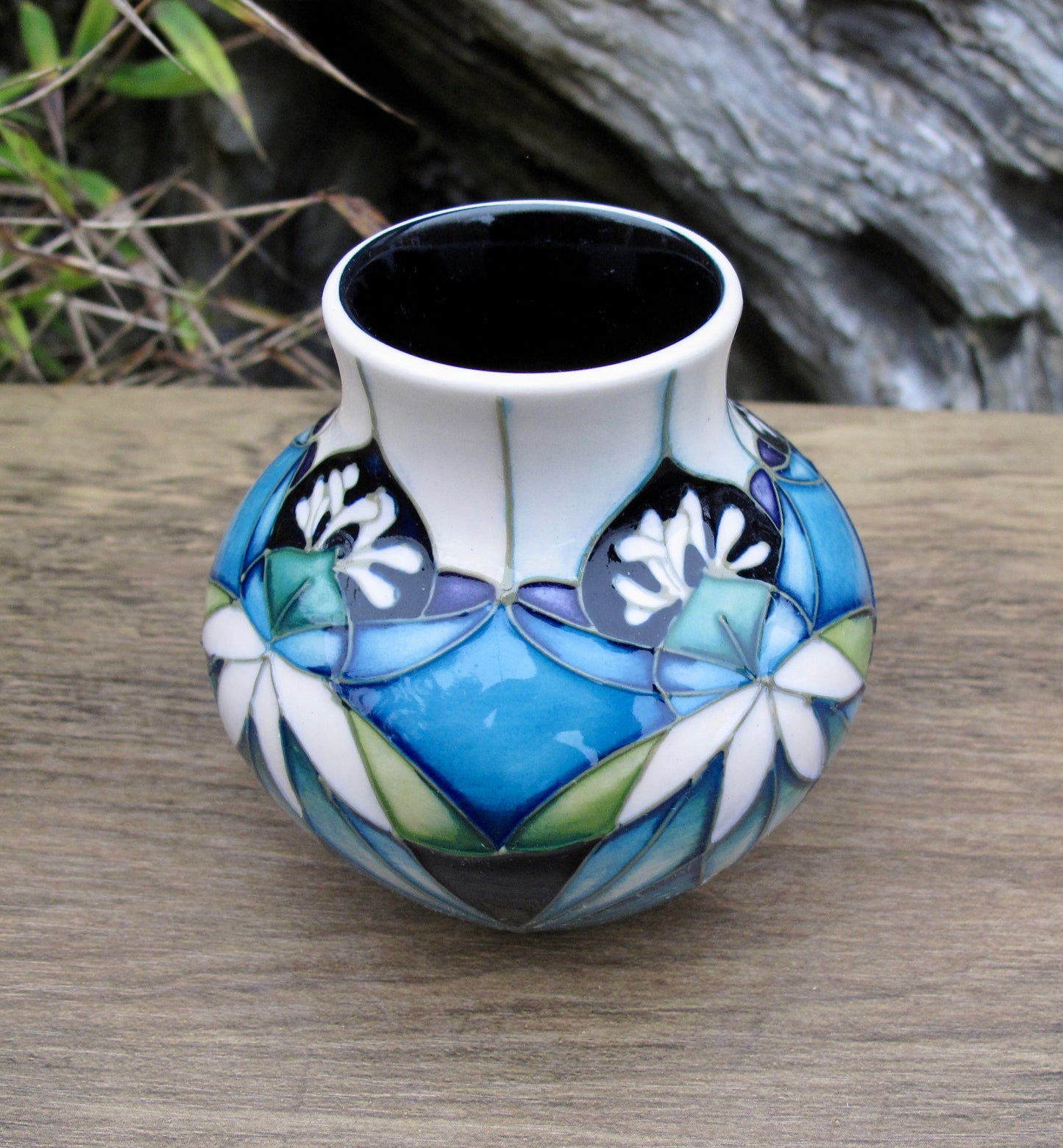 Share Moorcroft Exquisite COLOURS OF KIRIBATI Vase 35/3 Retail Price £185