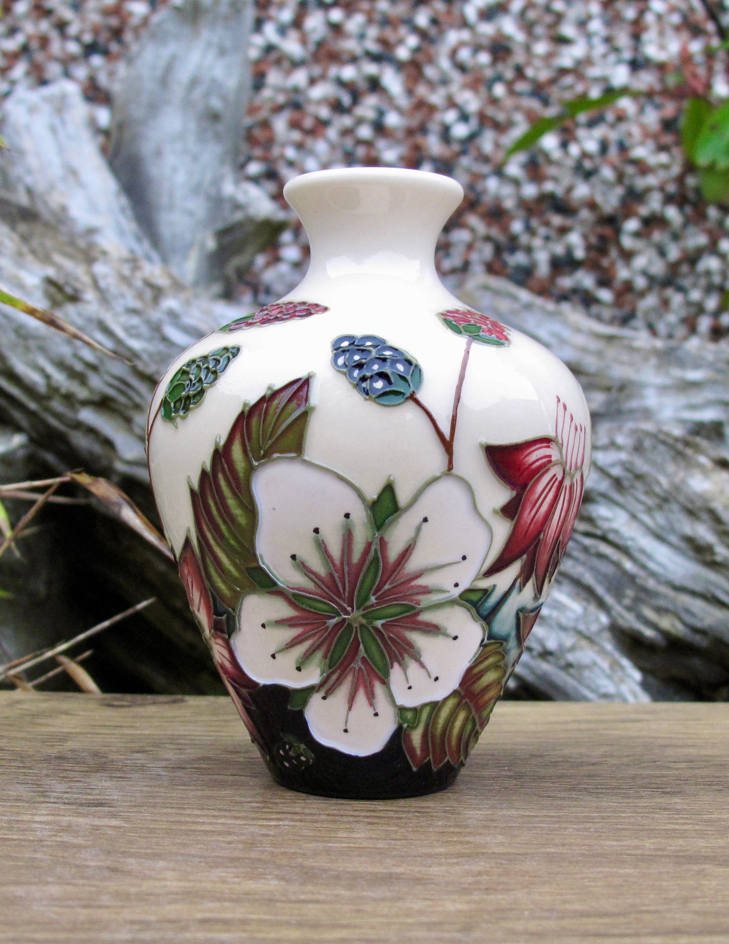 Moorcroft BRAMBLE REVISITED Vase shape 03/4 Retail Price £160 Discontinued