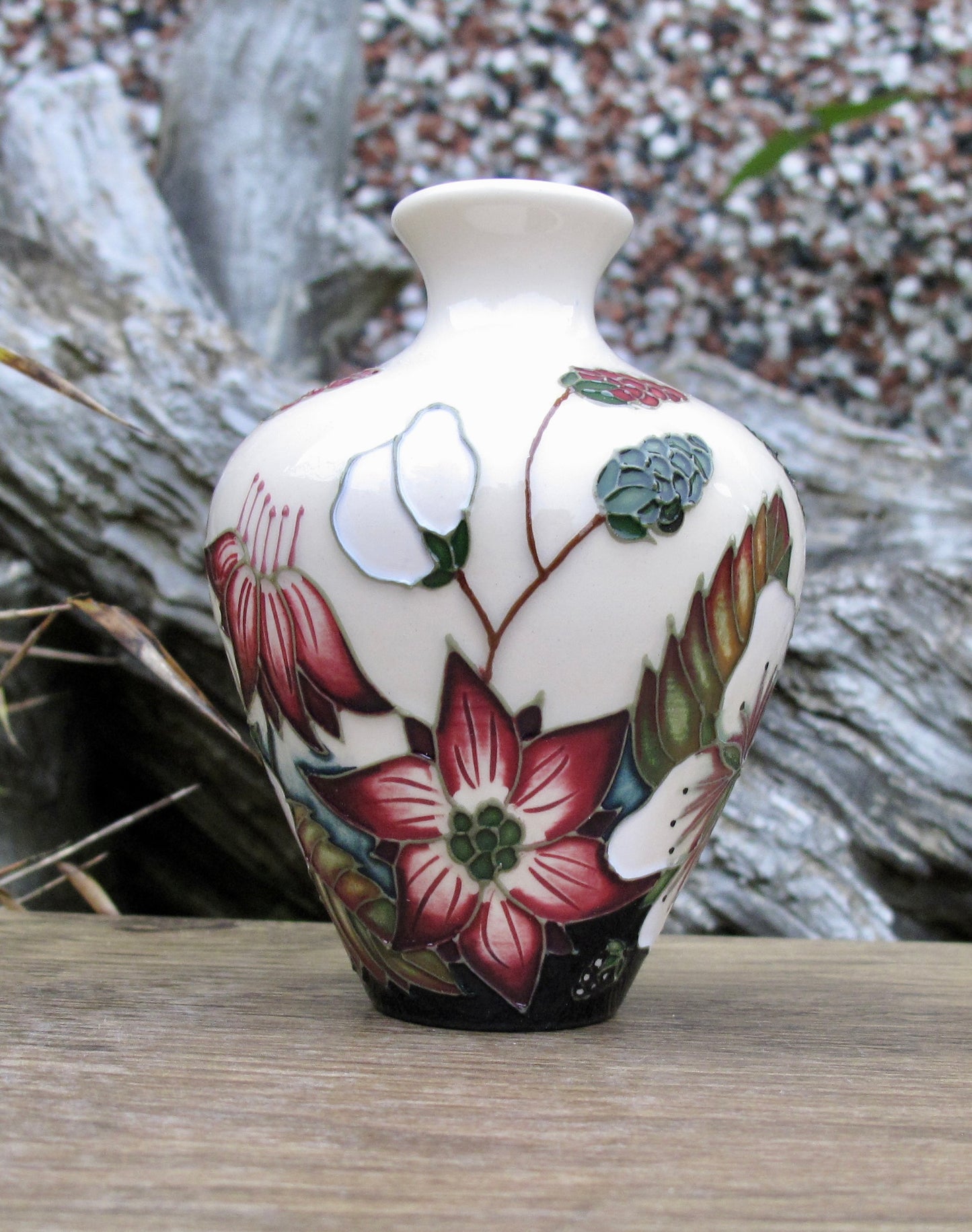 Moorcroft BRAMBLE REVISITED Vase shape 03/4 Retail Price £160 Discontinued
