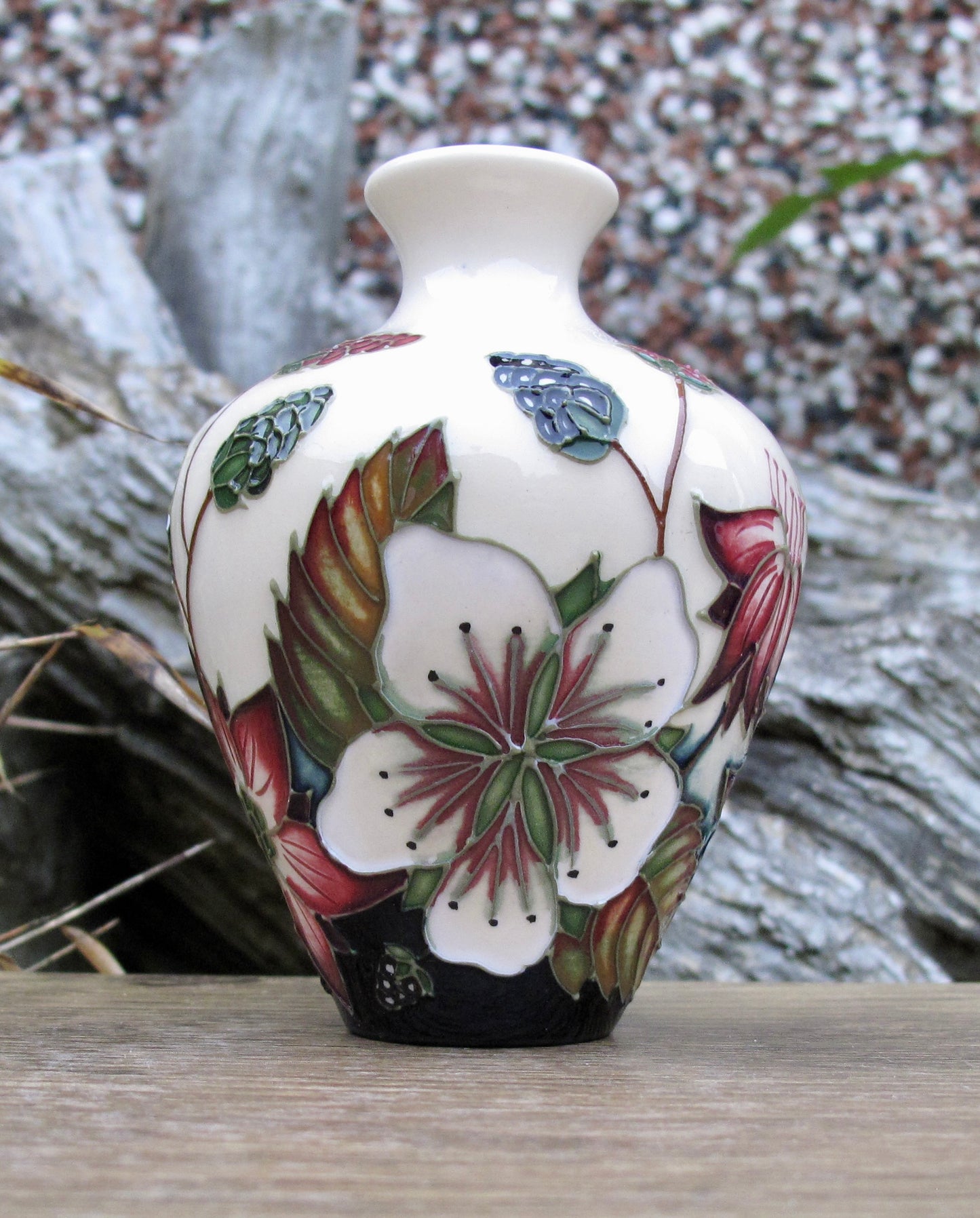 Moorcroft BRAMBLE REVISITED Vase shape 03/4 Retail Price £160 Discontinued
