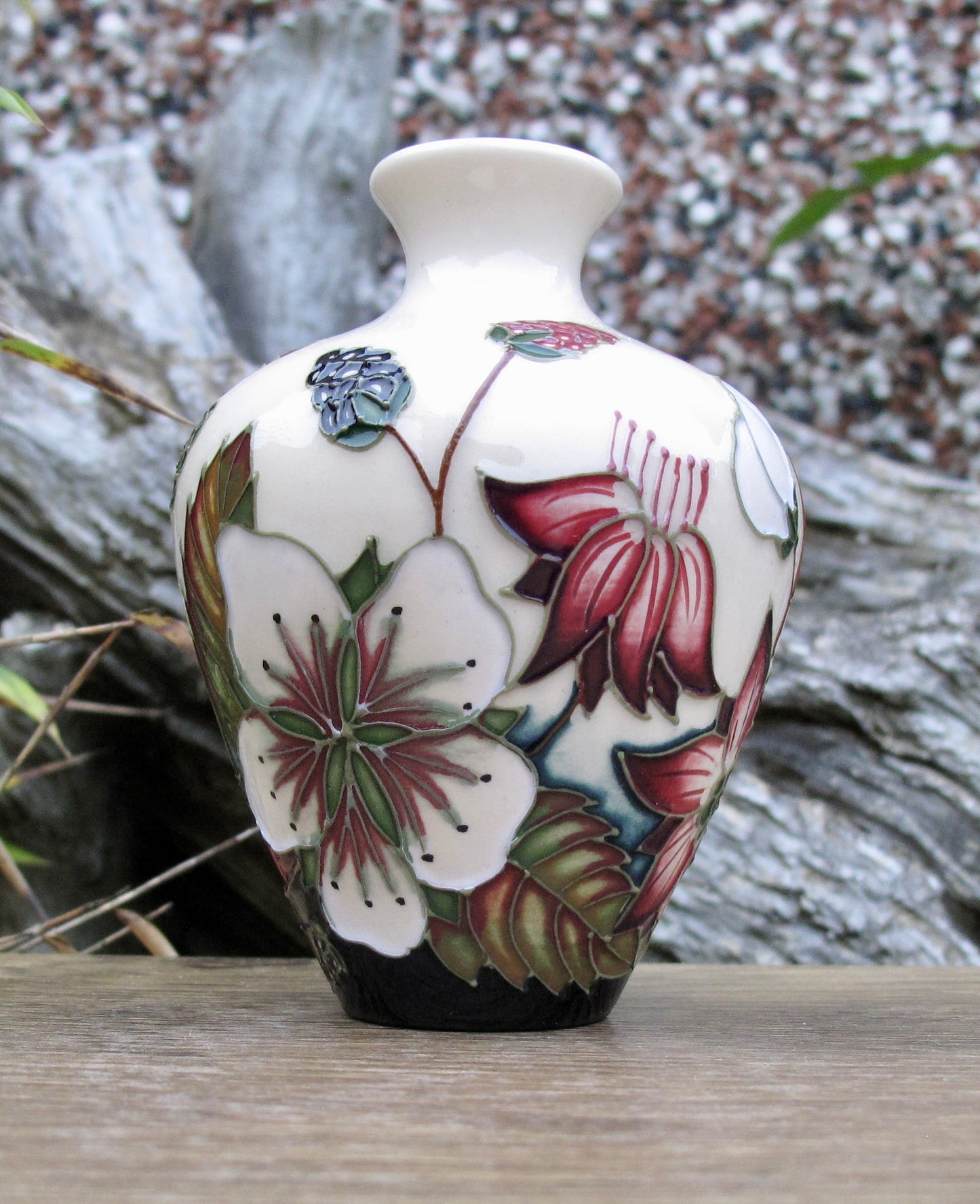 Moorcroft BRAMBLE REVISITED Vase shape 03/4 Retail Price £160 Discontinued