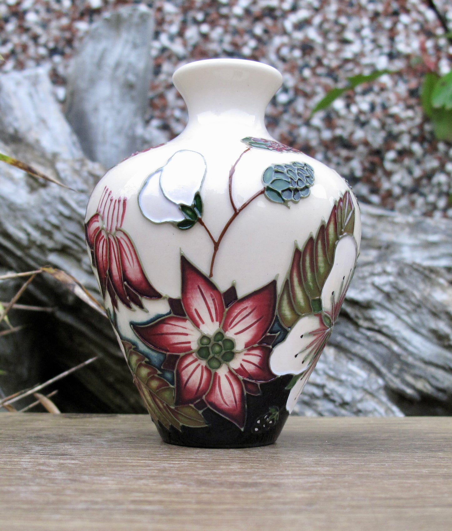 Moorcroft BRAMBLE REVISITED Vase shape 03/4 Retail Price £160 Discontinued