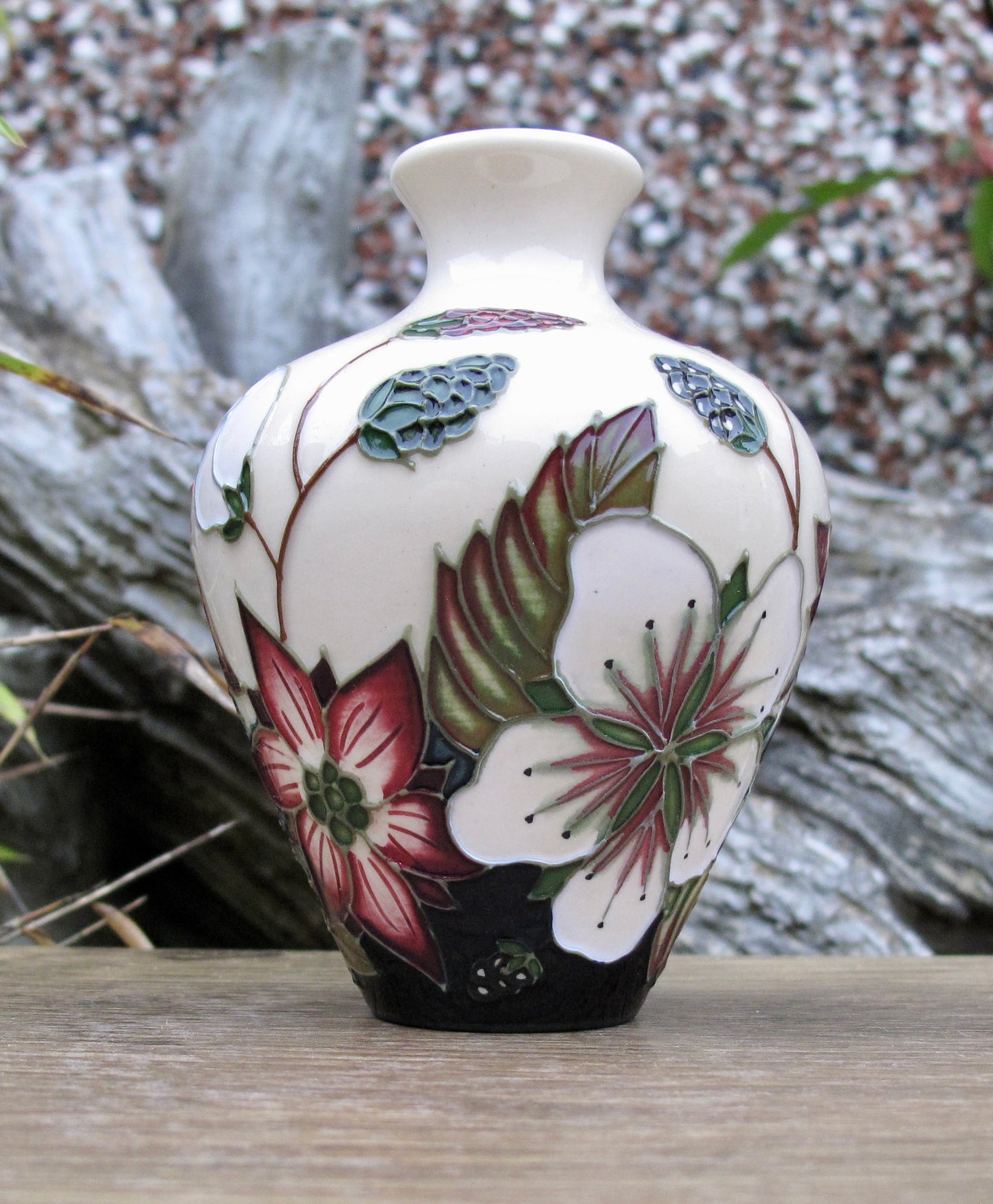 Moorcroft BRAMBLE REVISITED Vase shape 03/4 Retail Price £160 Discontinued
