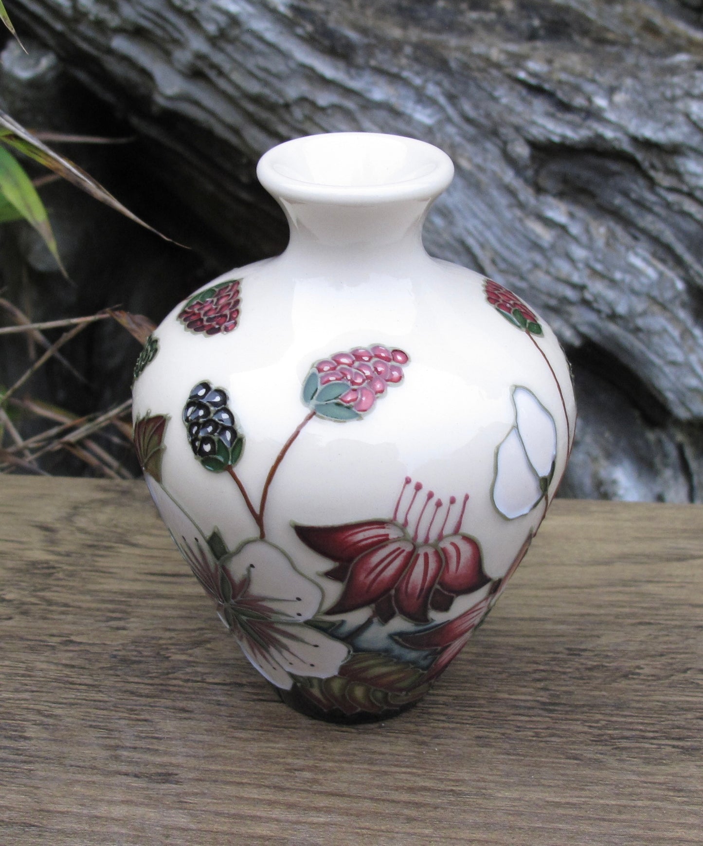 Moorcroft BRAMBLE REVISITED Vase shape 03/4 Retail Price £160 Discontinued