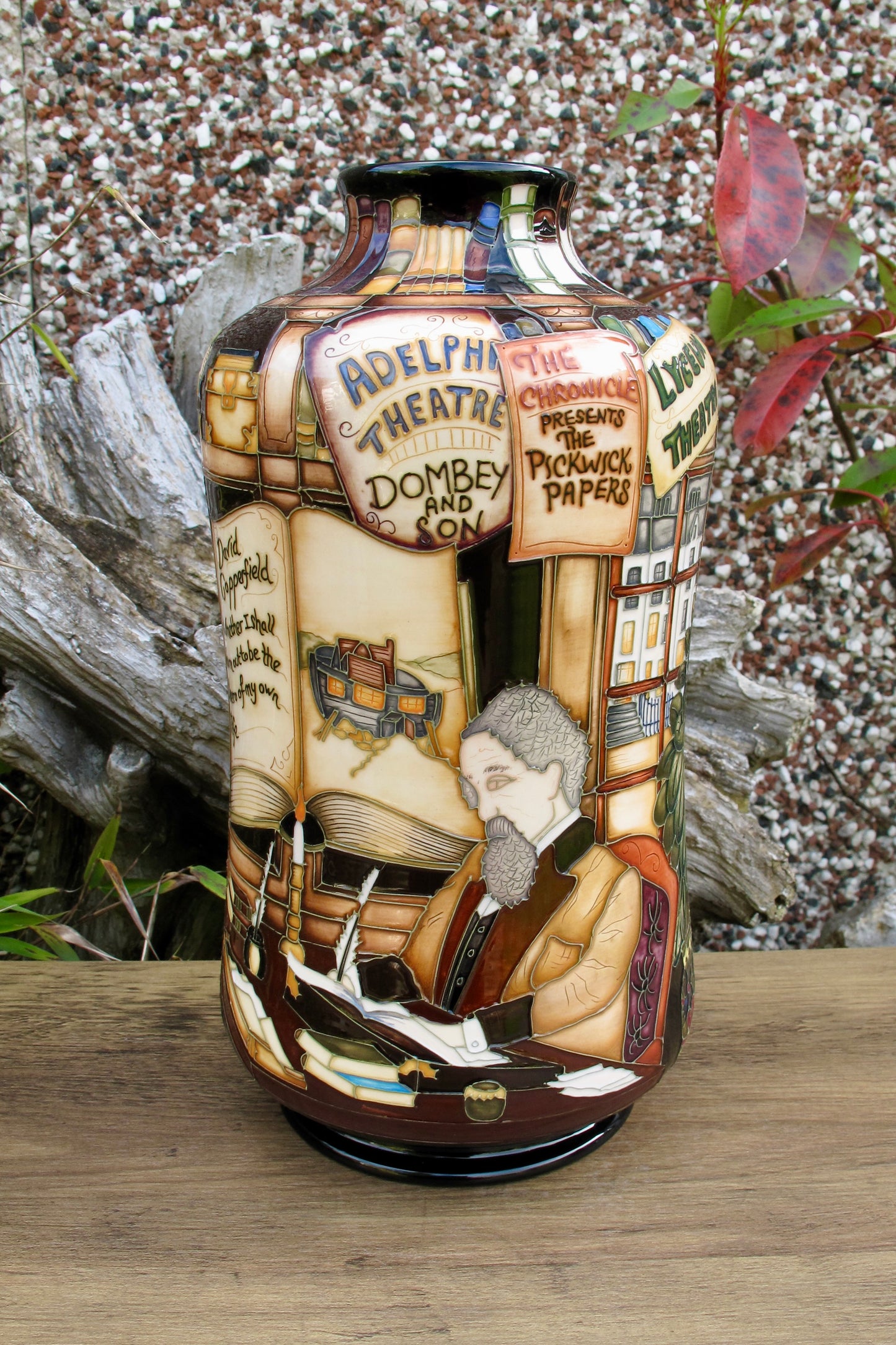Moorcroft CHARLES DICKENS 98/11 Vase Limited Edition 68/75 Paul Hilditch