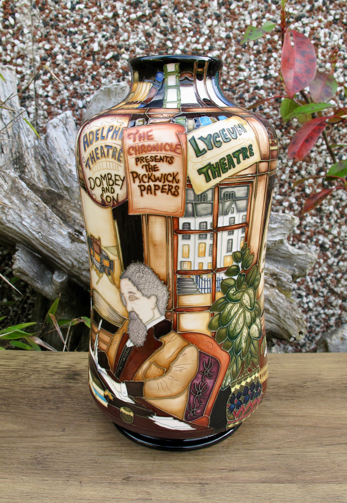 Moorcroft CHARLES DICKENS 98/11 Vase Limited Edition 68/75 Paul Hilditch