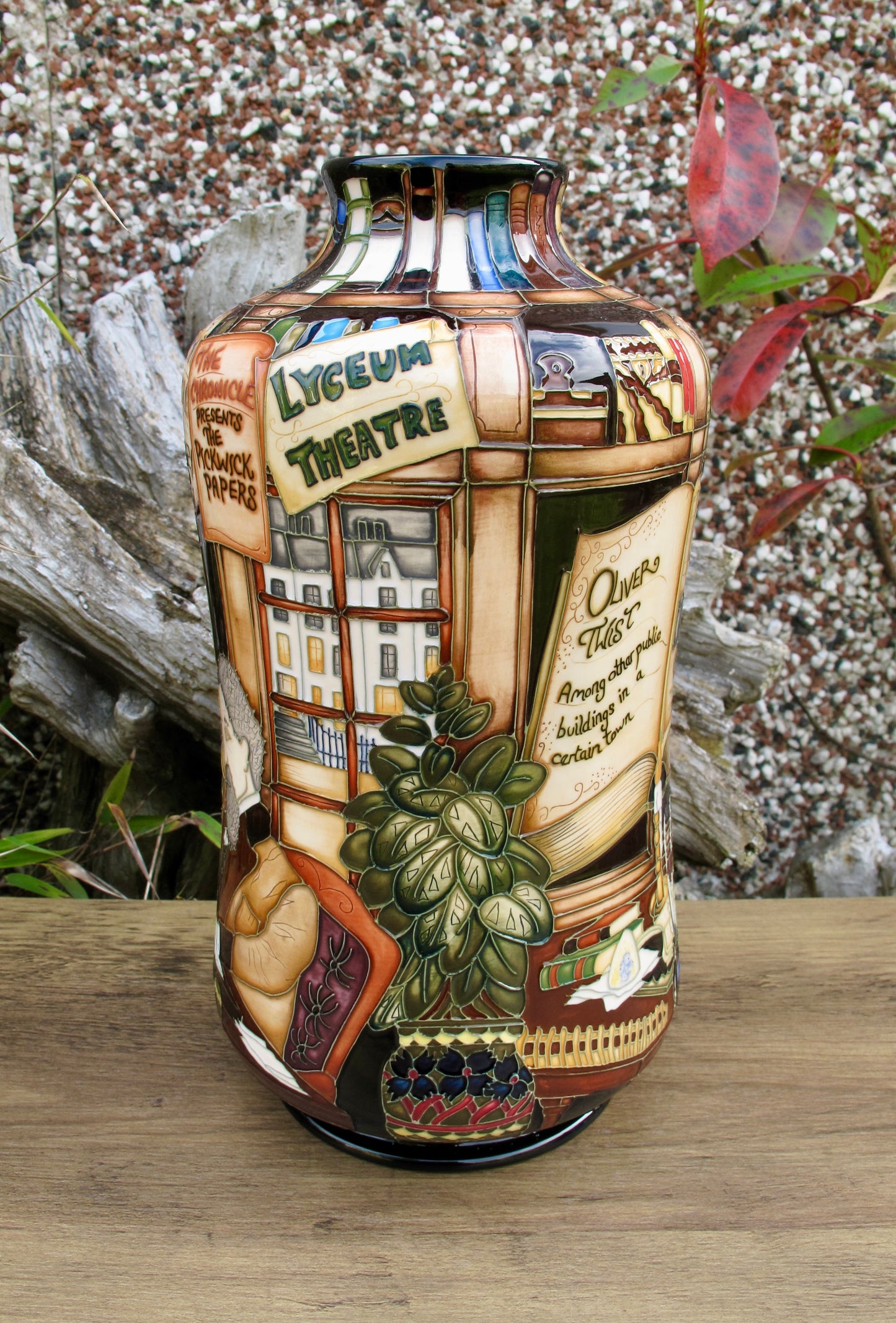 Moorcroft CHARLES DICKENS 98/11 Vase Limited Edition 68/75 Paul Hilditch