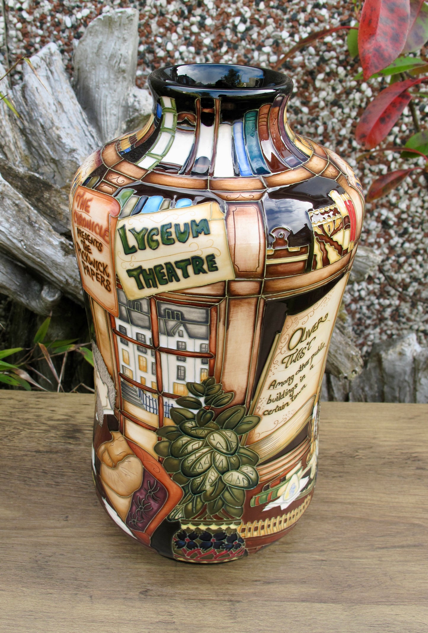 Moorcroft CHARLES DICKENS 98/11 Vase Limited Edition 68/75 Paul Hilditch