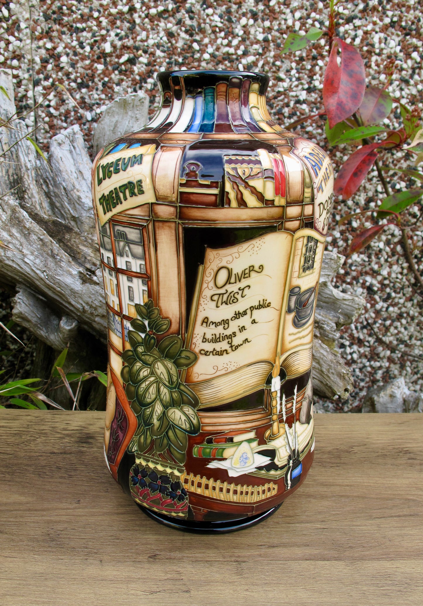 Moorcroft CHARLES DICKENS 98/11 Vase Limited Edition 68/75 Paul Hilditch