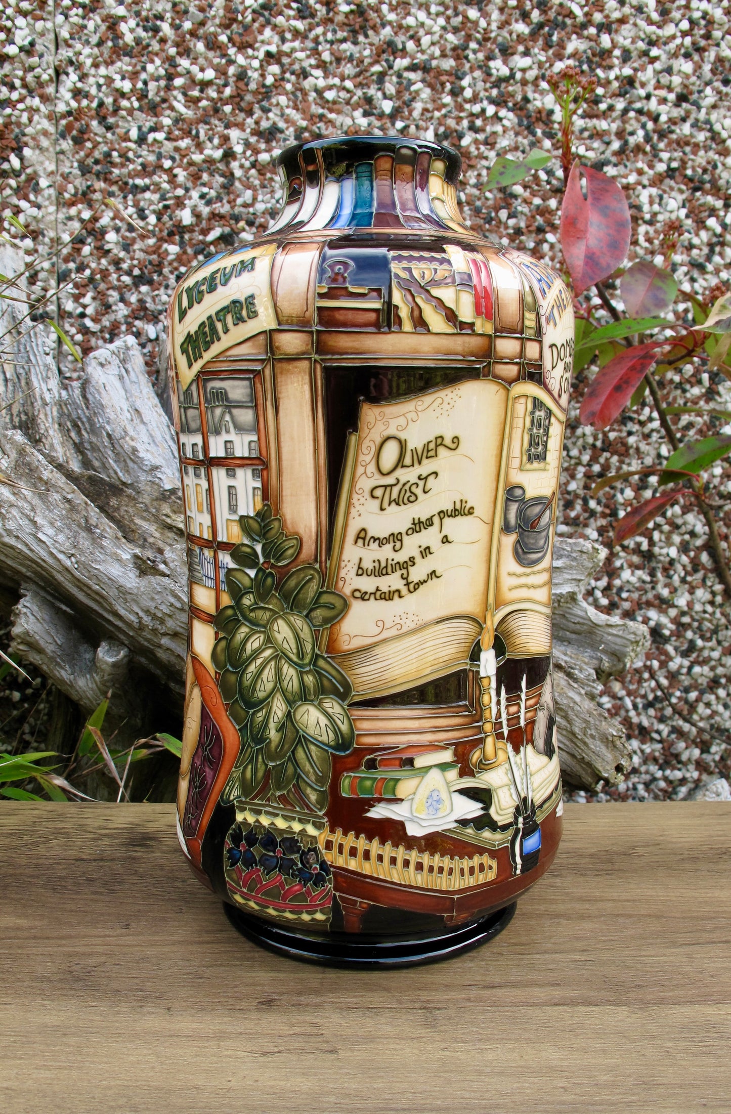 Moorcroft CHARLES DICKENS 98/11 Vase Limited Edition 68/75 Paul Hilditch
