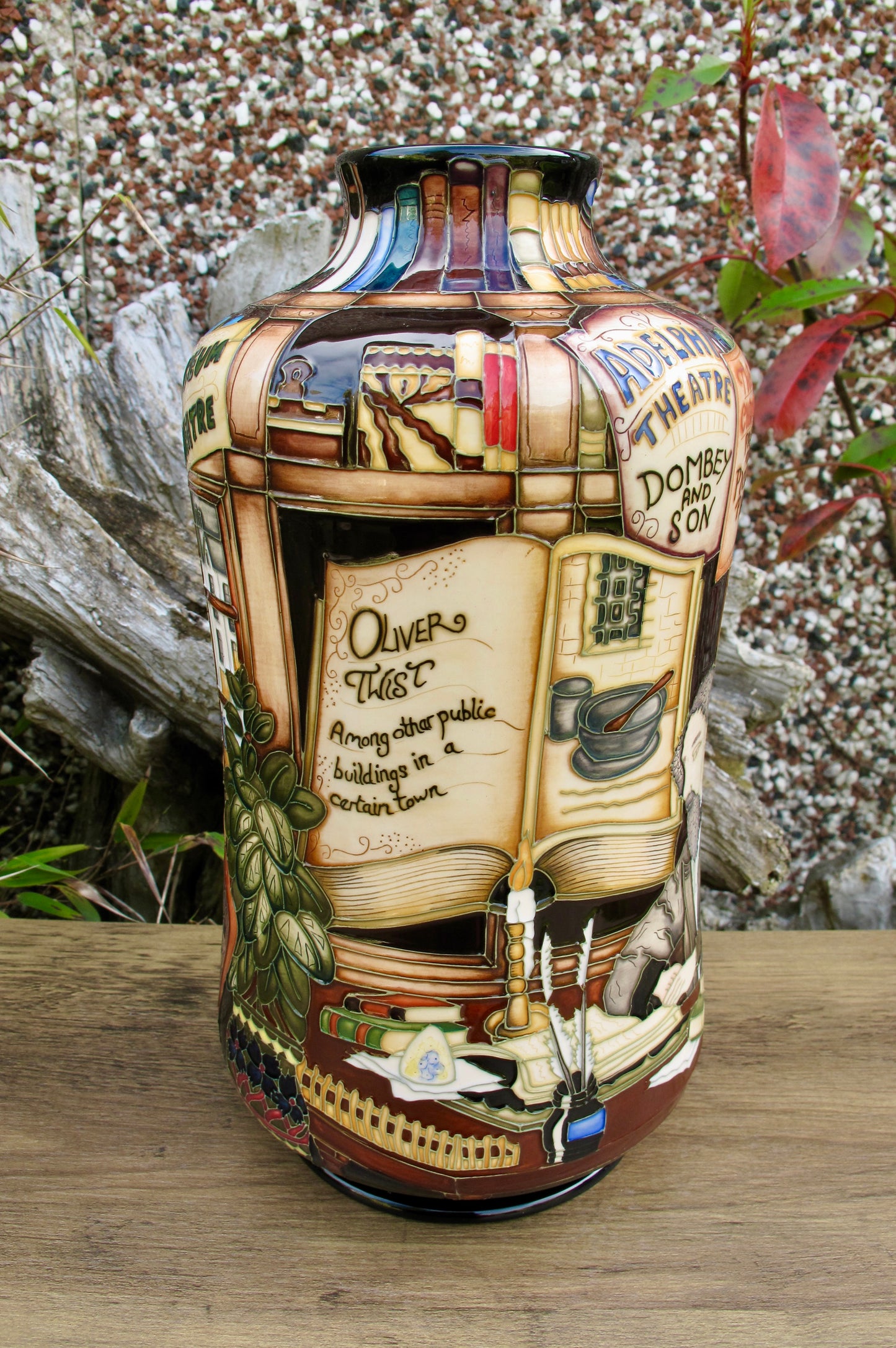 Moorcroft CHARLES DICKENS 98/11 Vase Limited Edition 68/75 Paul Hilditch