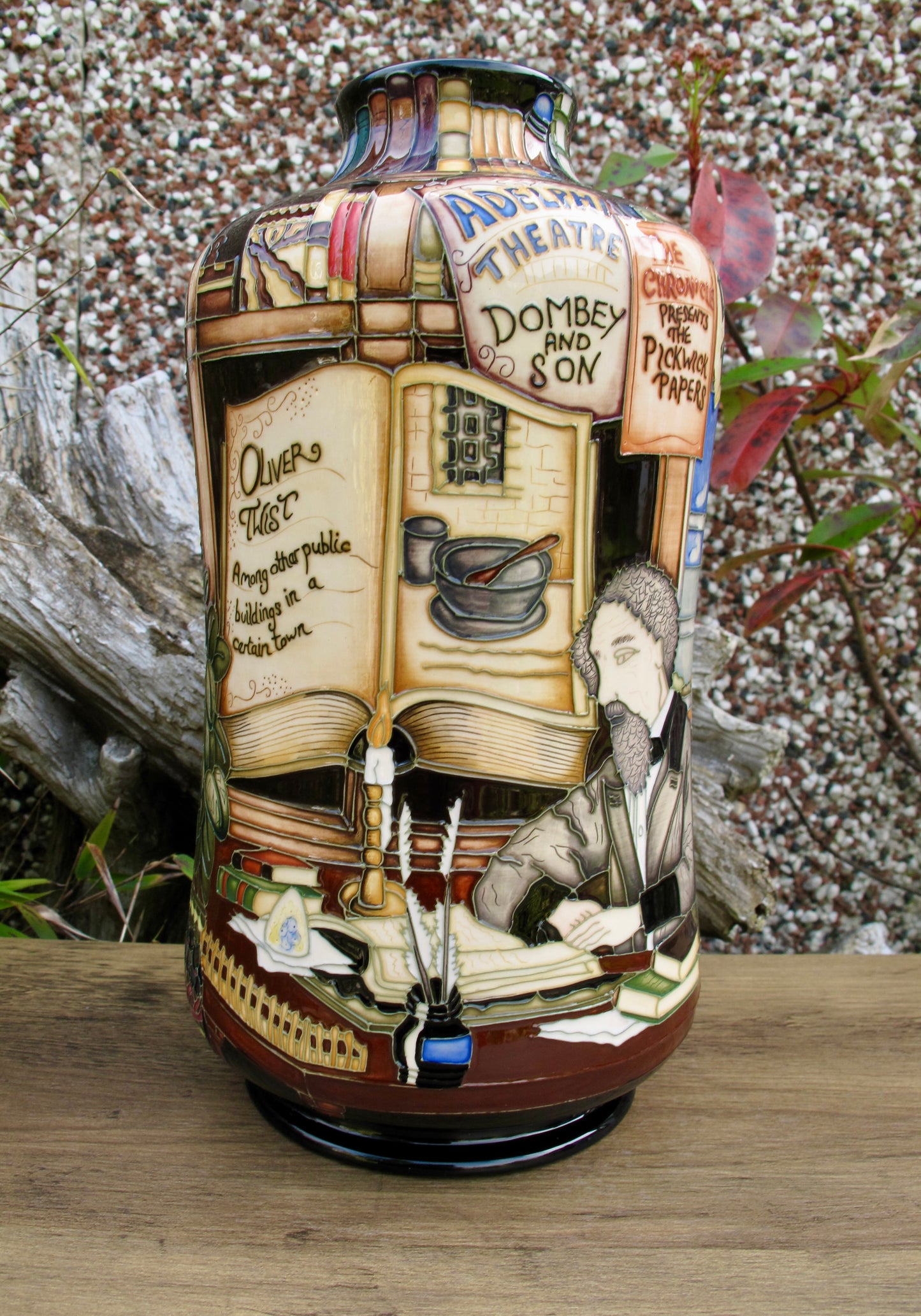 Moorcroft CHARLES DICKENS 98/11 Vase Limited Edition 68/75 Paul Hilditch