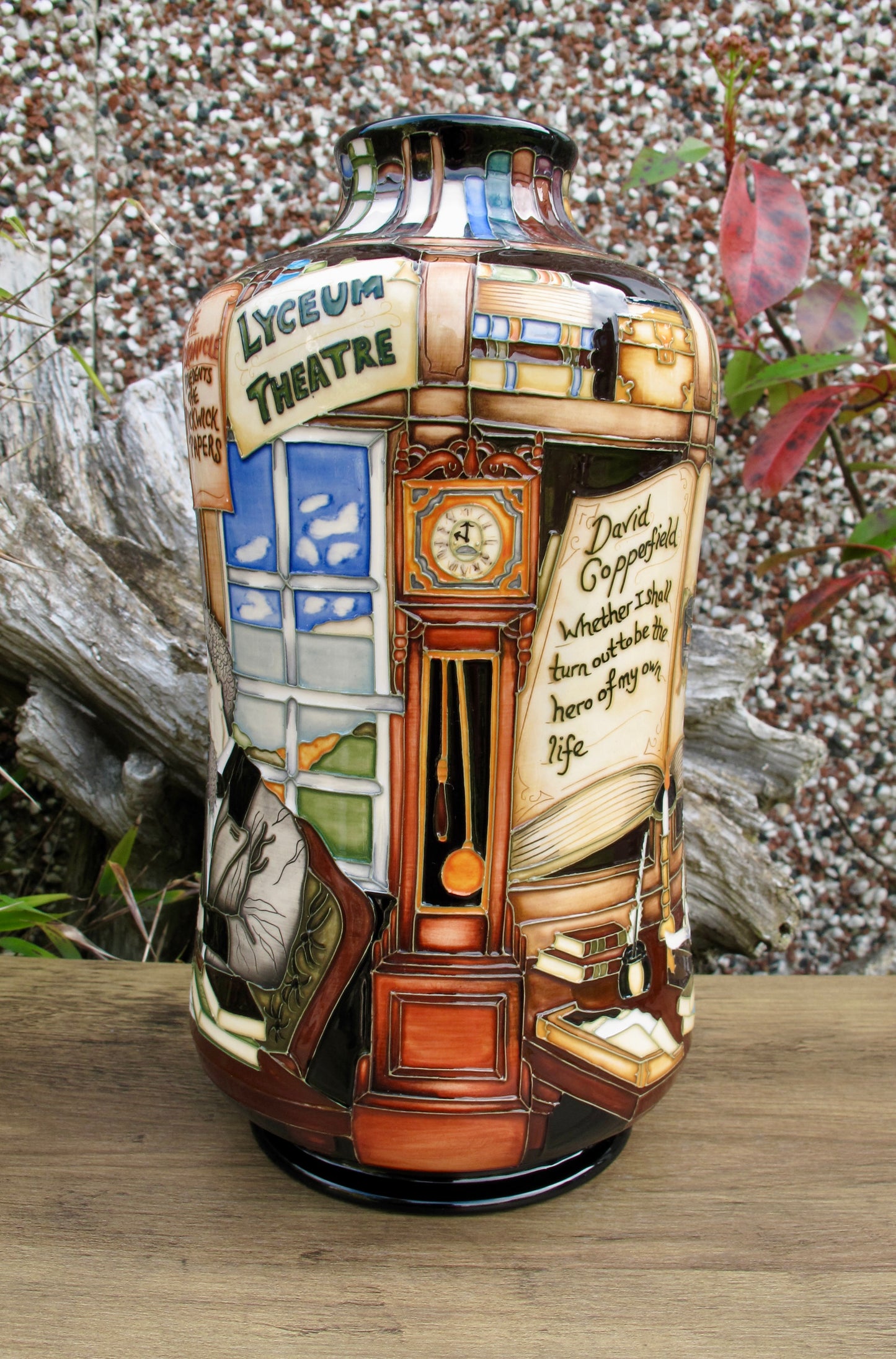 Moorcroft CHARLES DICKENS 98/11 Vase Limited Edition 68/75 Paul Hilditch