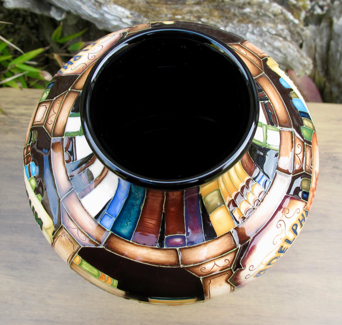Moorcroft CHARLES DICKENS 98/11 Vase Limited Edition 68/75 Paul Hilditch