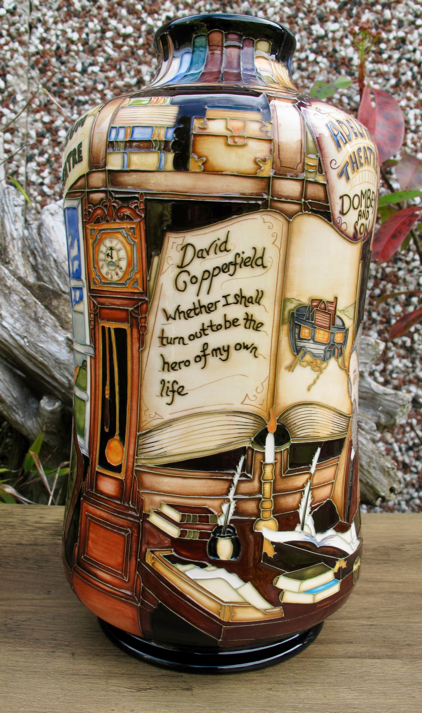 Moorcroft CHARLES DICKENS 98/11 Vase Limited Edition 68/75 Paul Hilditch