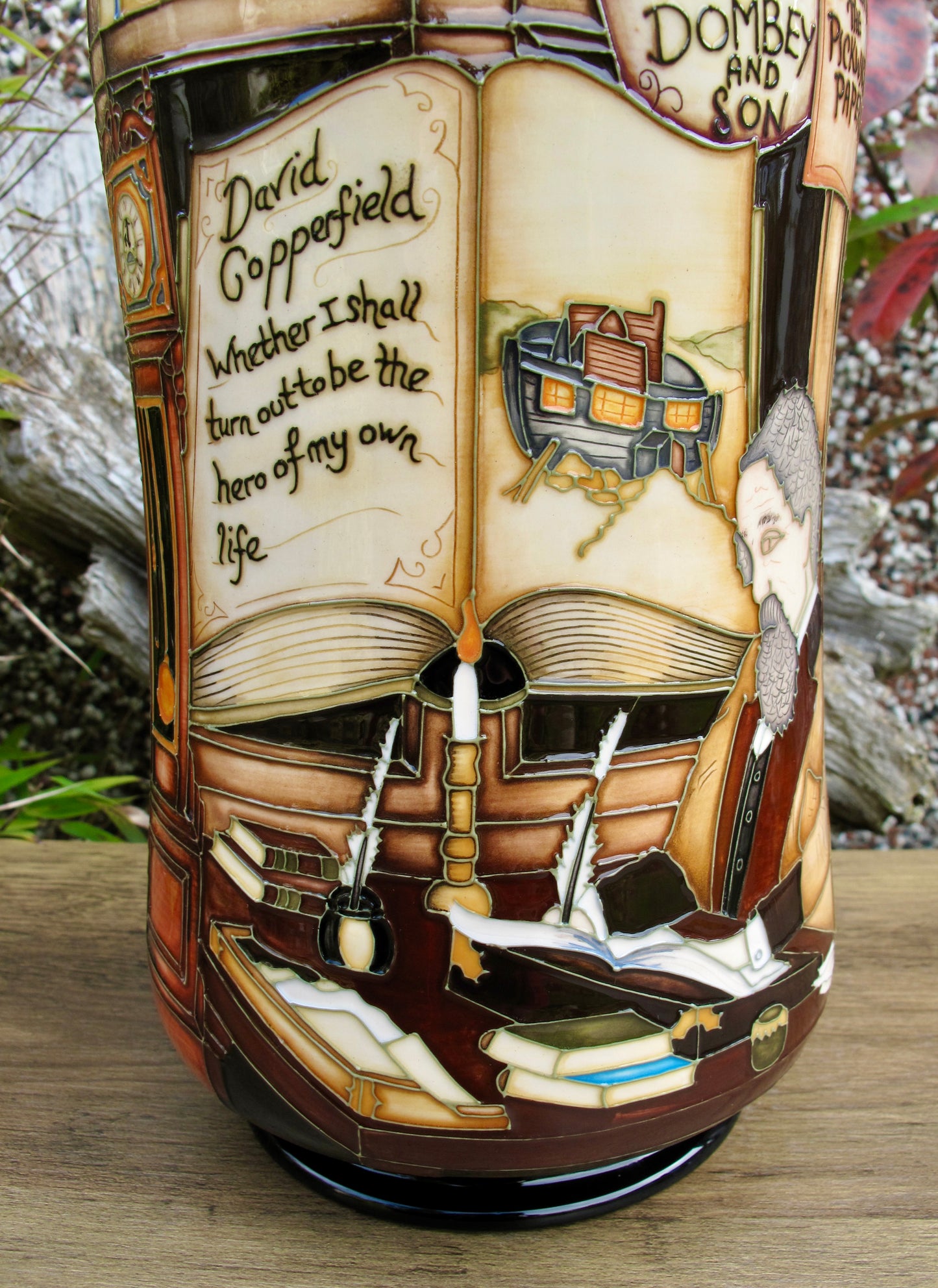 Moorcroft CHARLES DICKENS 98/11 Vase Limited Edition 68/75 Paul Hilditch