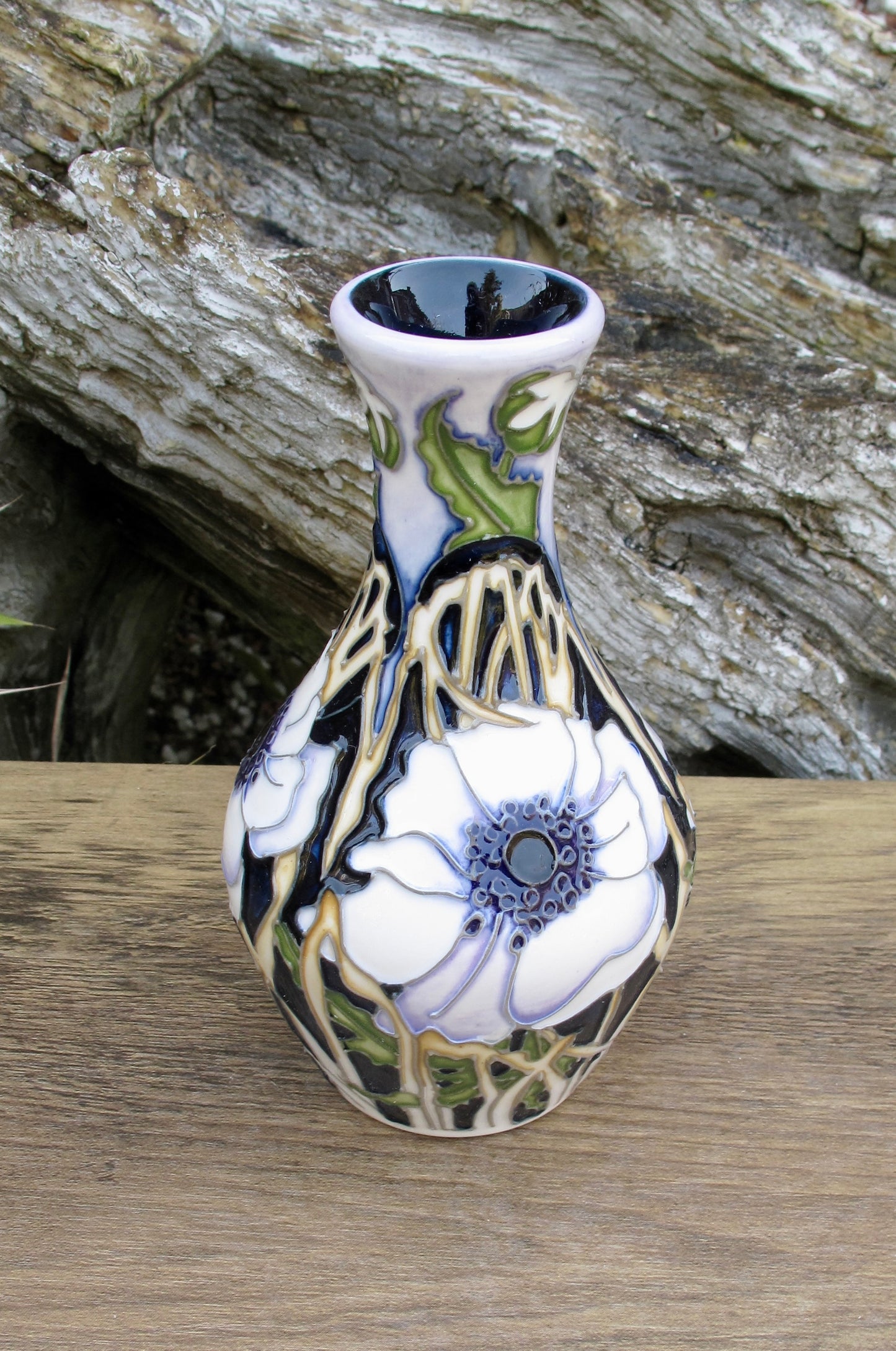 Moorcroft Peace Anemone Vas 372/5 Trial Date 22.8.19 Retail Price £445