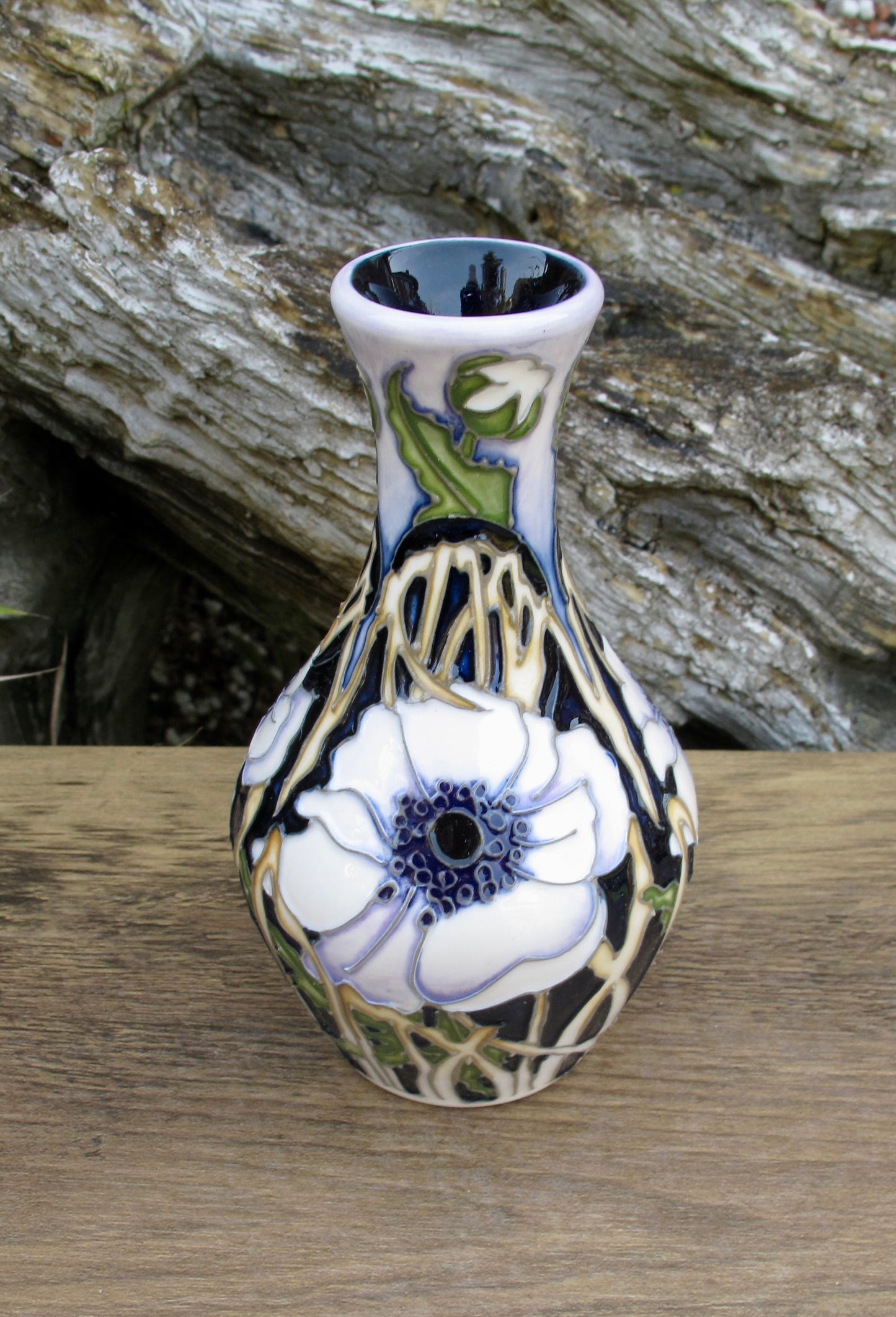 Moorcroft Peace Anemone Vas 372/5 Trial Date 22.8.19 Retail Price £445