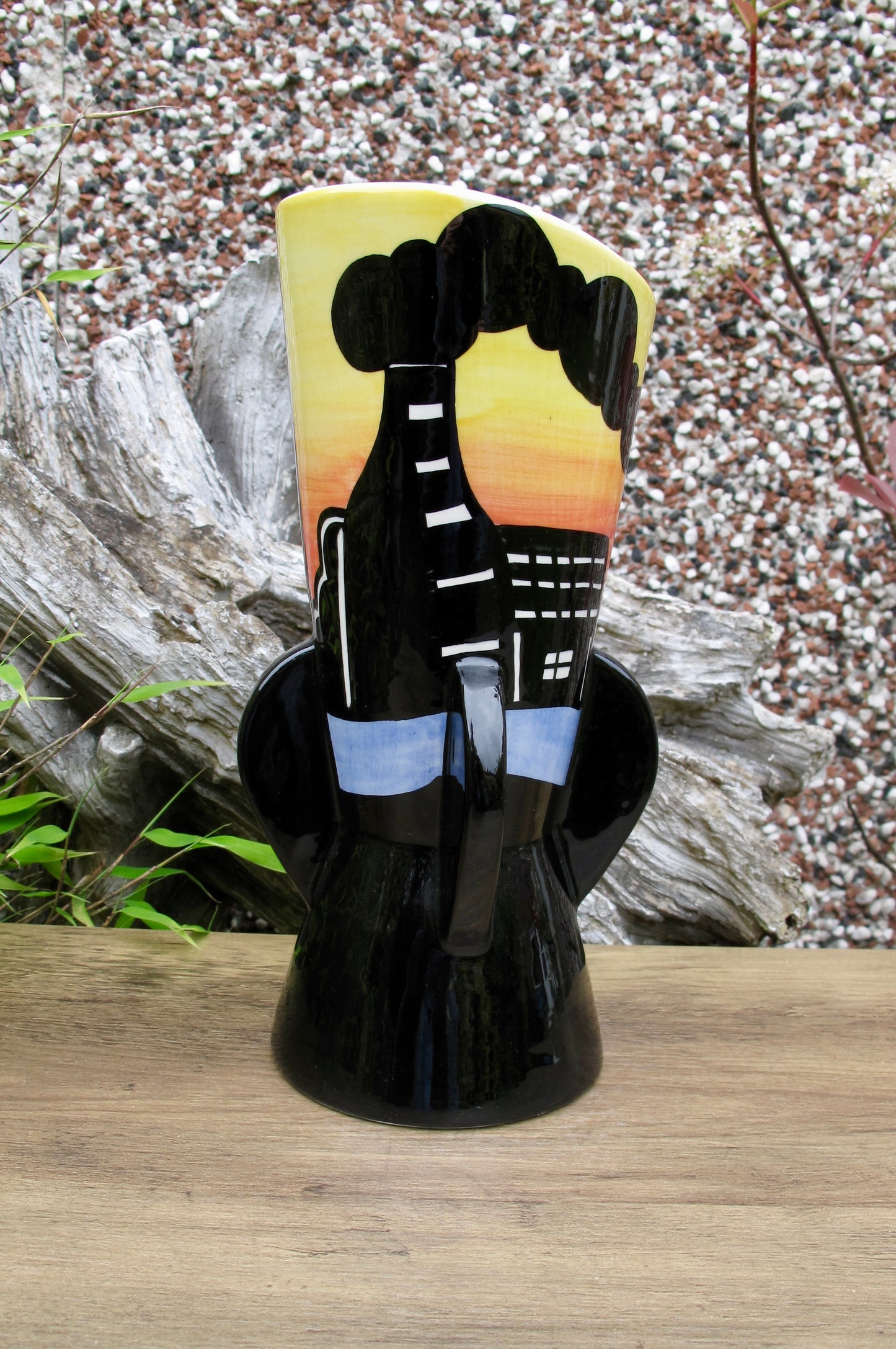 Lorna Bailey TOP BRIDGE PROPELLER VASE Open Day 31.4.2003