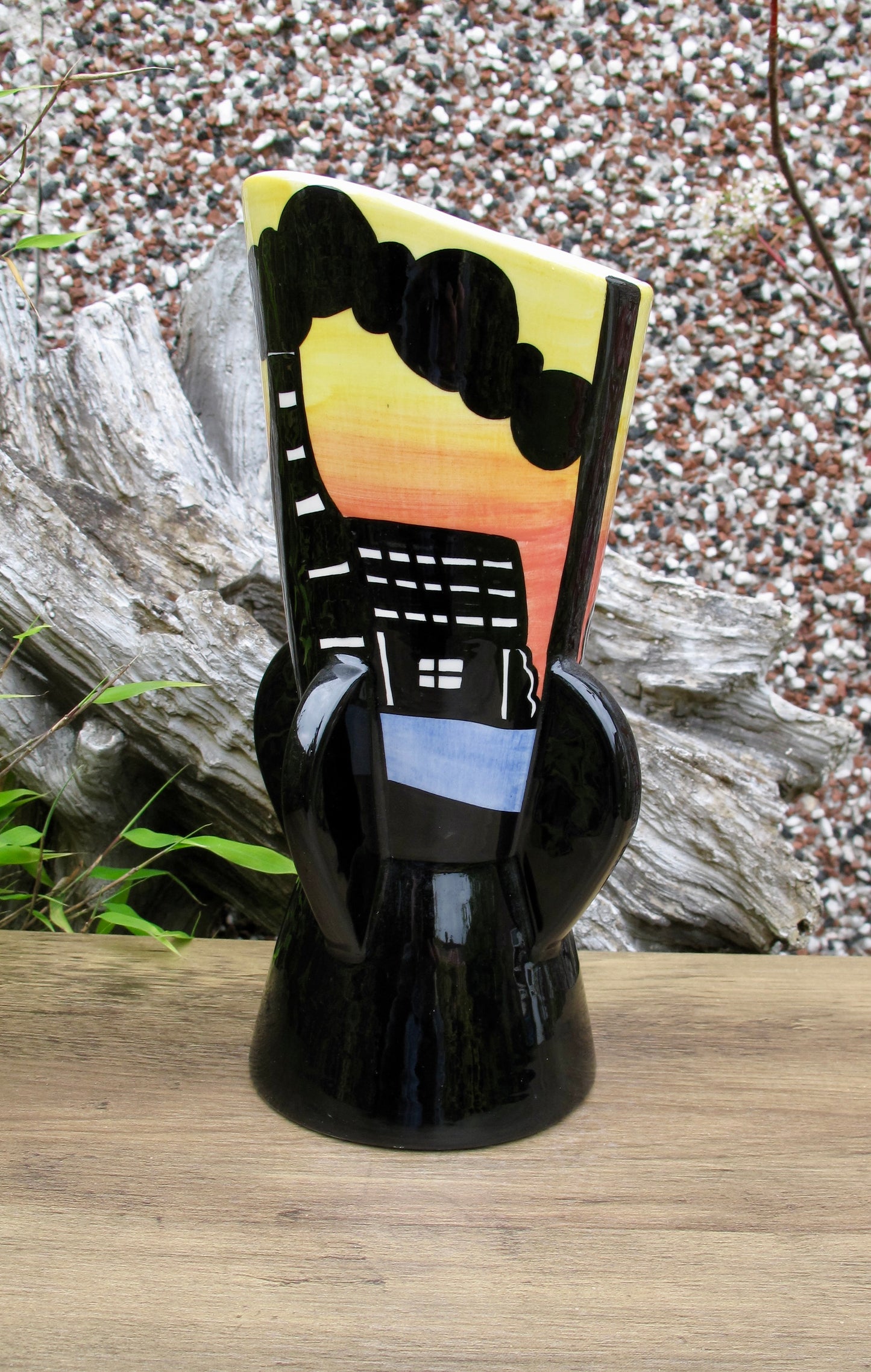 Lorna Bailey TOP BRIDGE PROPELLER VASE Open Day 31.4.2003