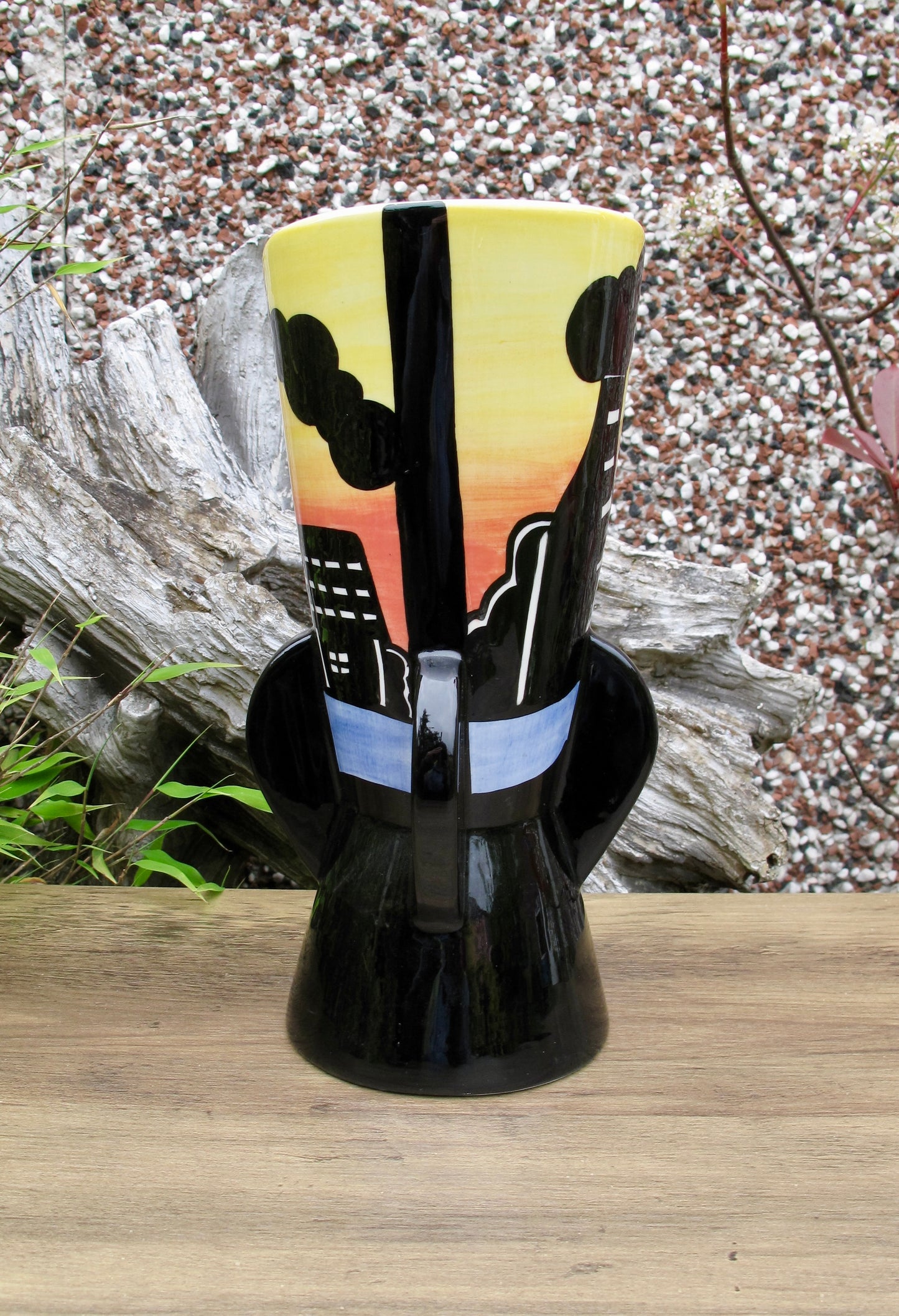 Lorna Bailey TOP BRIDGE PROPELLER VASE Open Day 31.4.2003