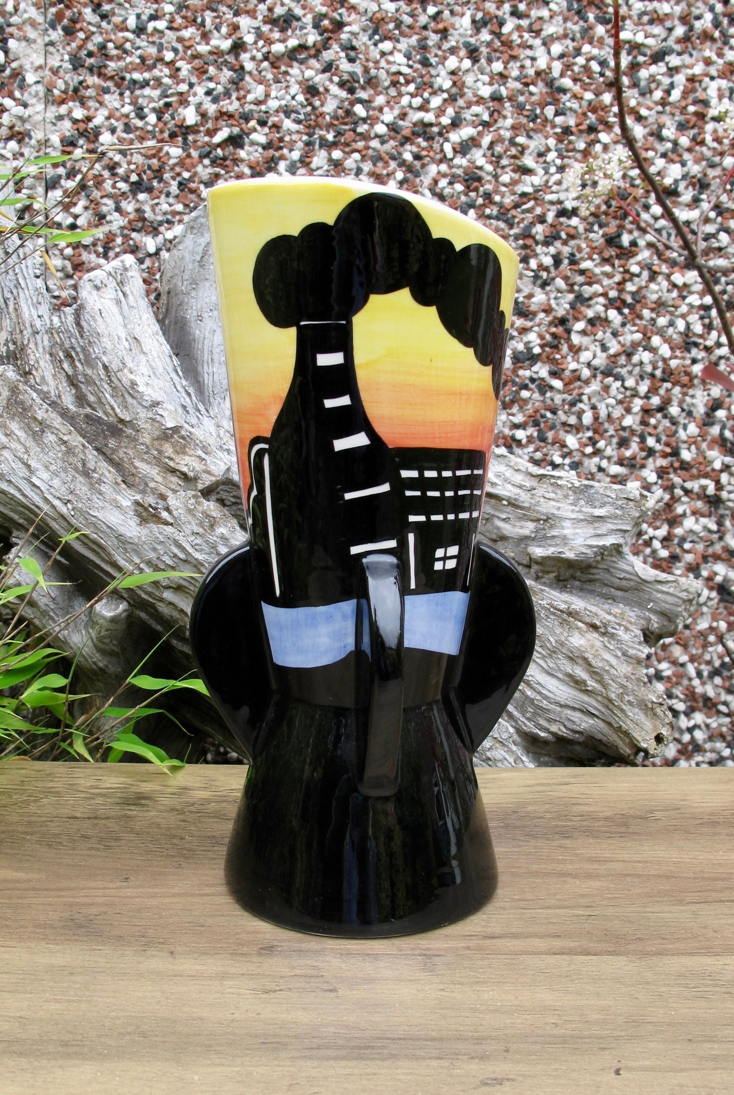 Lorna Bailey TOP BRIDGE PROPELLER VASE Open Day 31.4.2003