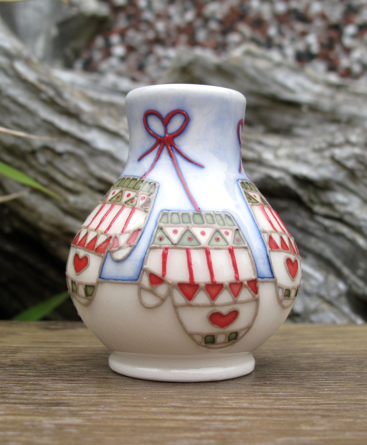 Moorcroft MITTENS Miniature Vase Shape 896/2 Retail Price £165 Christmas