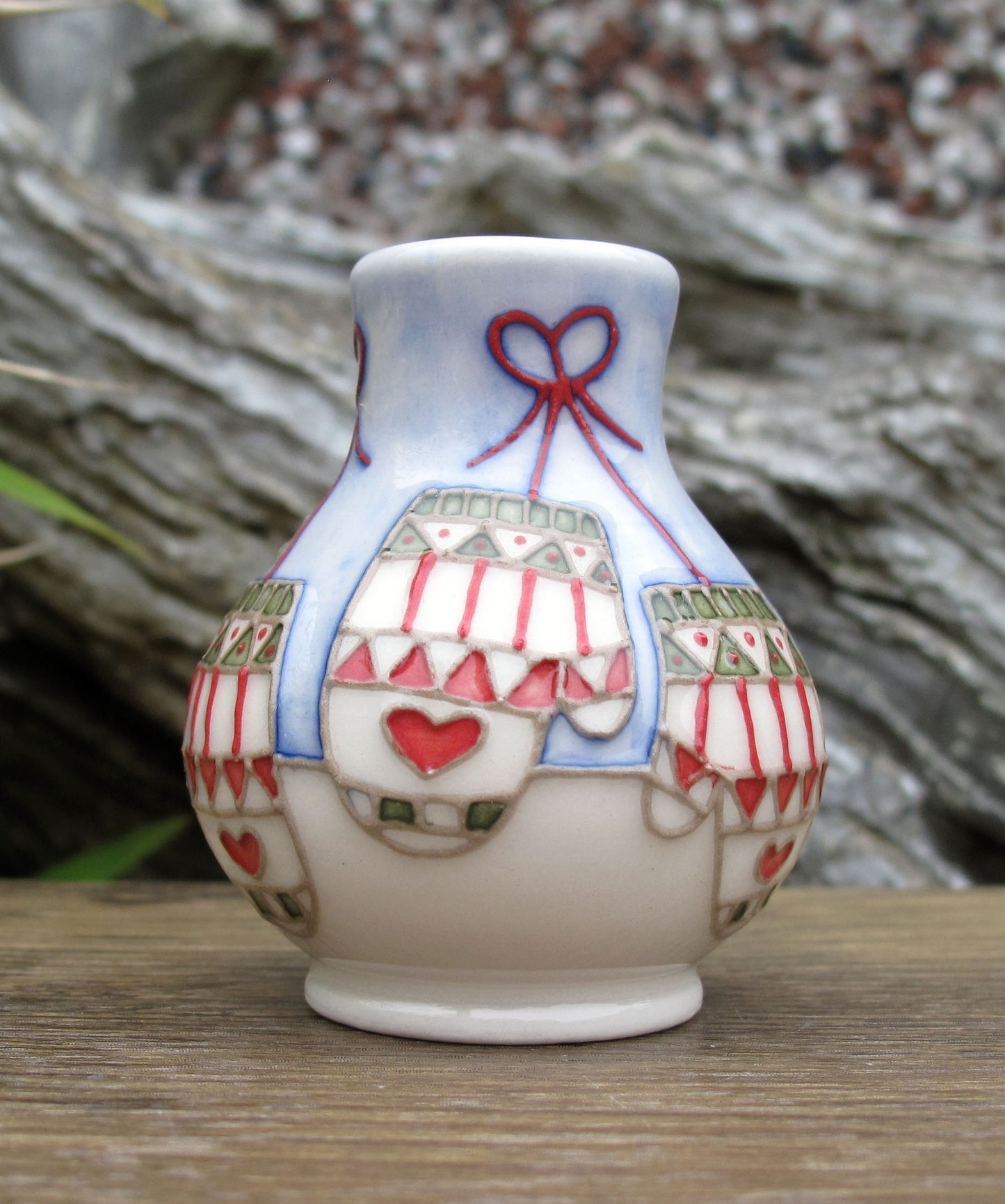 Moorcroft MITTENS Miniature Vase Shape 896/2 Retail Price £165 Christmas