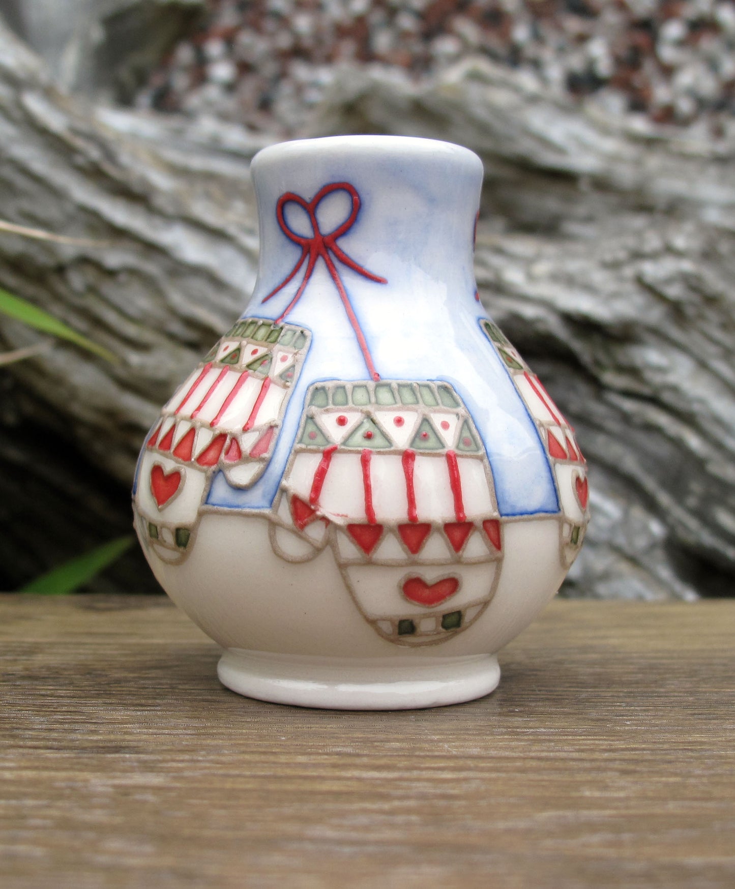 Moorcroft MITTENS Miniature Vase Shape 896/2 Retail Price £165 Christmas