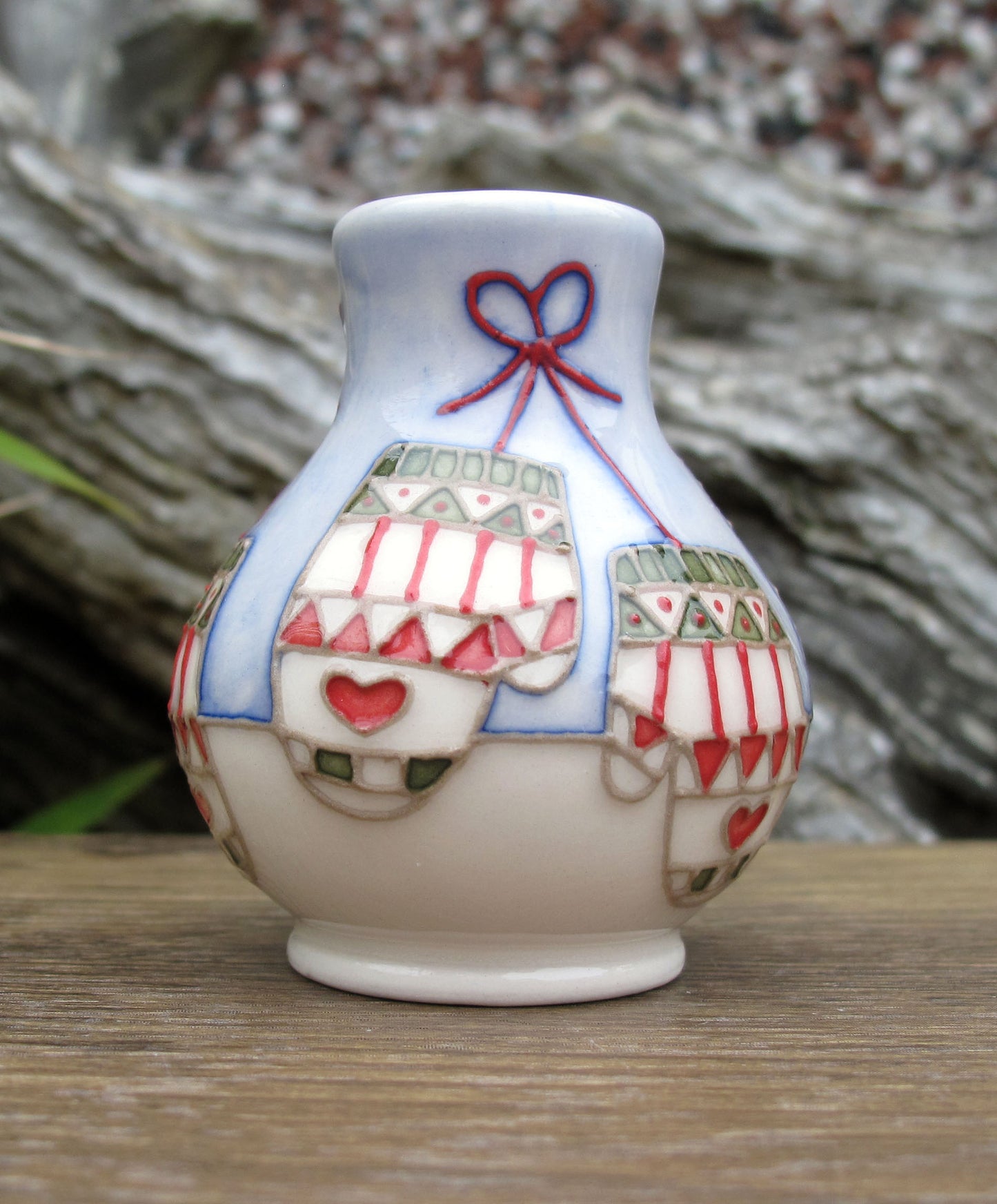 Moorcroft MITTENS Miniature Vase Shape 896/2 Retail Price £165 Christmas