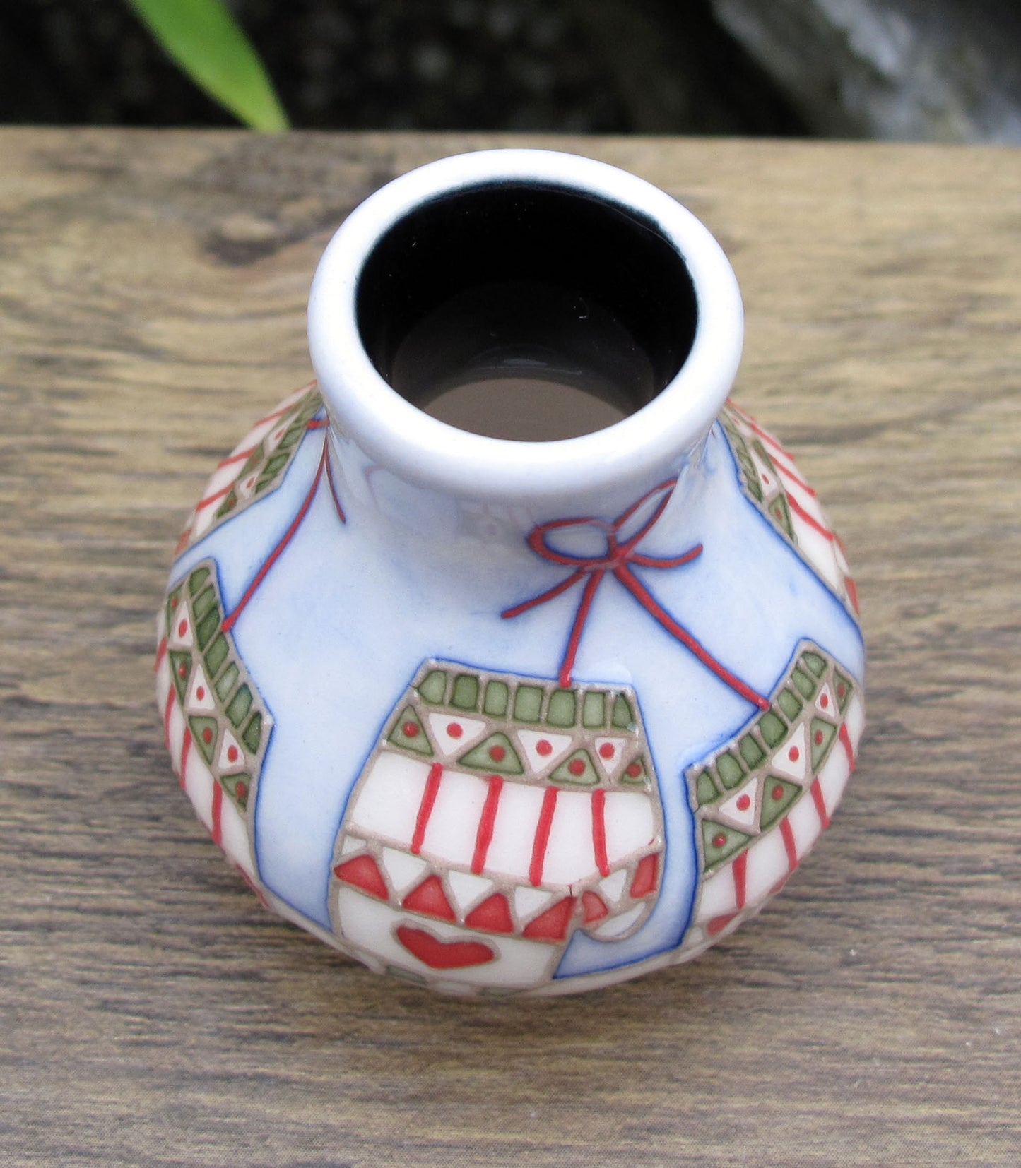 Moorcroft MITTENS Miniature Vase Shape 896/2 Retail Price £165 Christmas