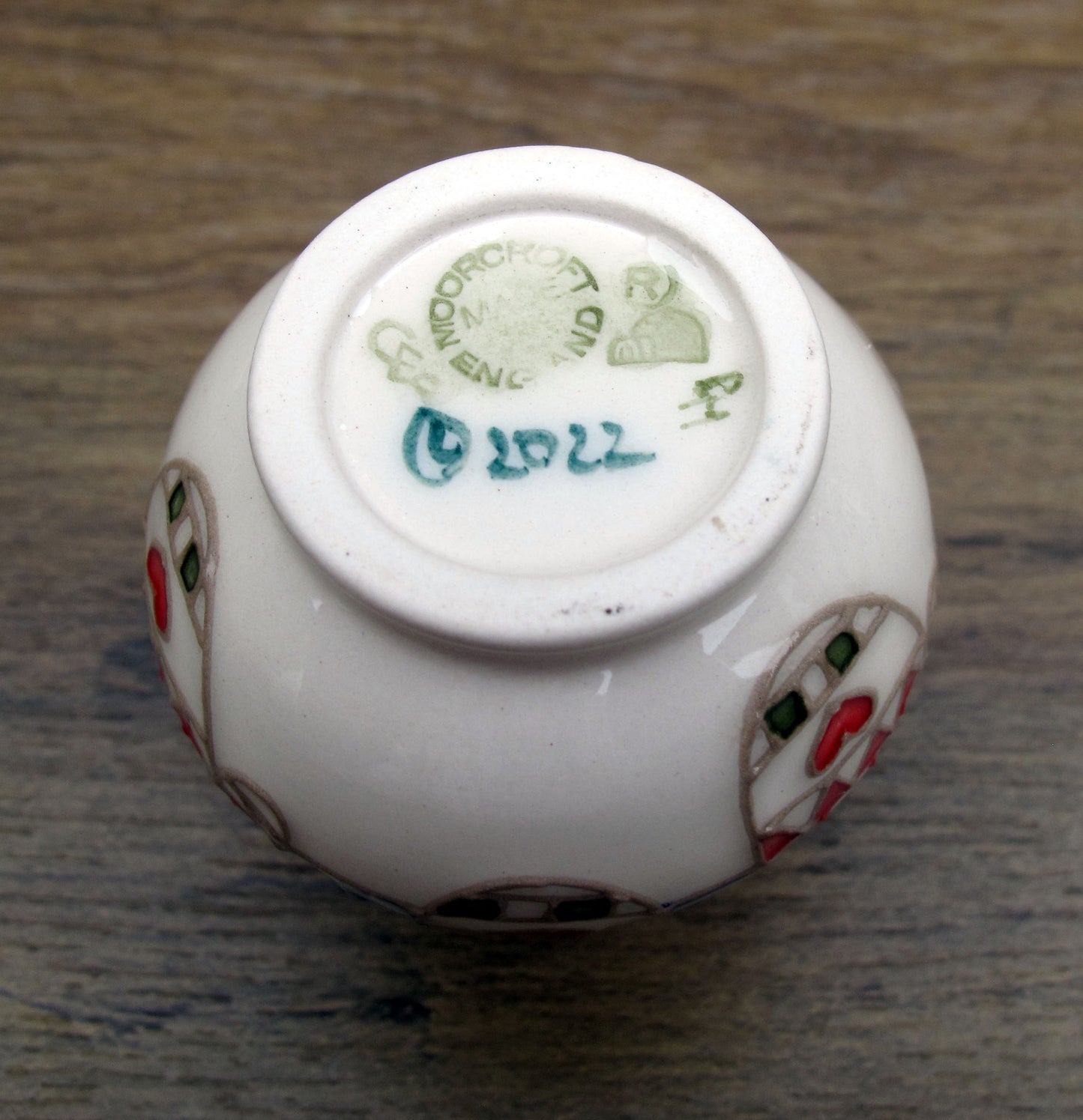 Moorcroft MITTENS Miniature Vase Shape 896/2 Retail Price £165 Christmas