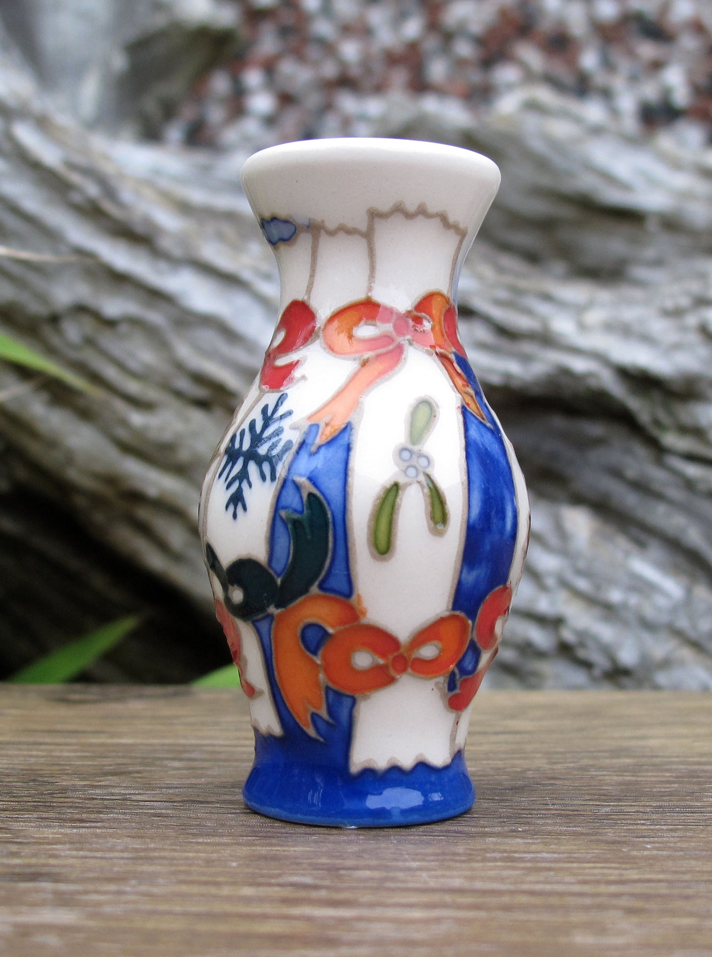Moorcroft CHRISTMAS CRACKERS Miniature Vase Shape 226/2 Retail Price £239