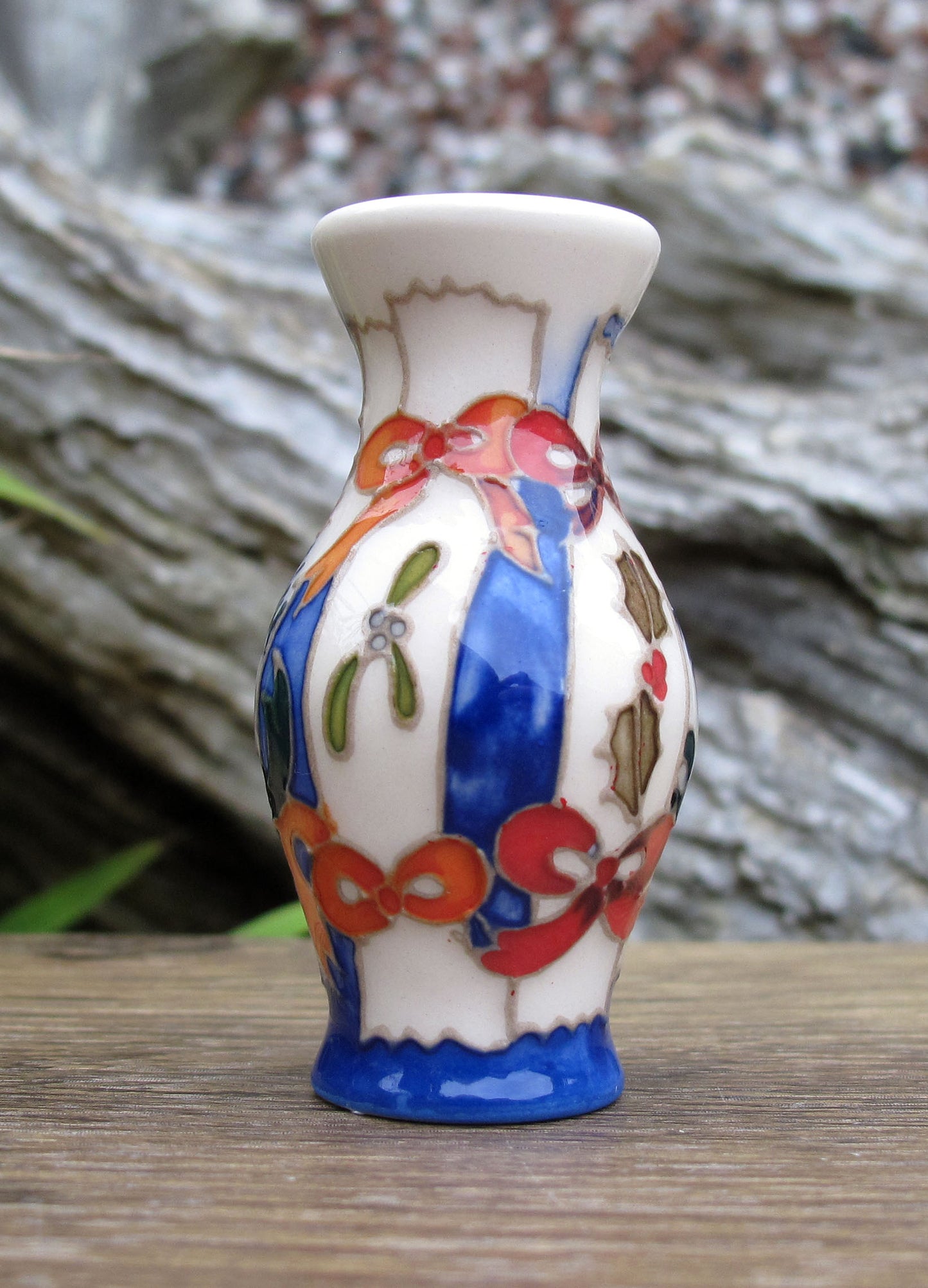 Moorcroft CHRISTMAS CRACKERS Miniature Vase Shape 226/2 Retail Price £239