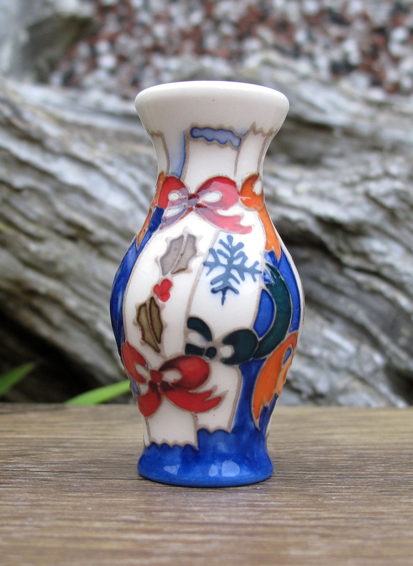Moorcroft CHRISTMAS CRACKERS Miniature Vase Shape 226/2 Retail Price £239
