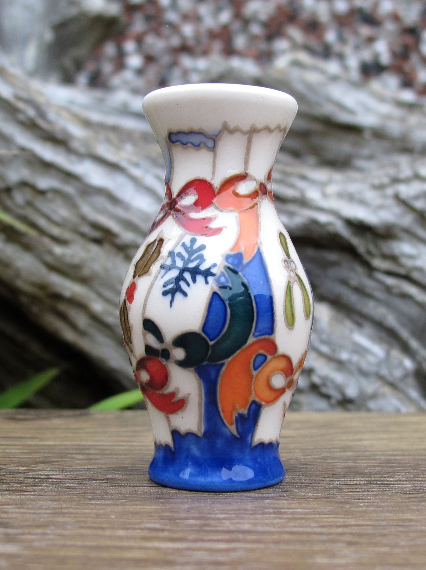 Moorcroft CHRISTMAS CRACKERS Miniature Vase Shape 226/2 Retail Price £239