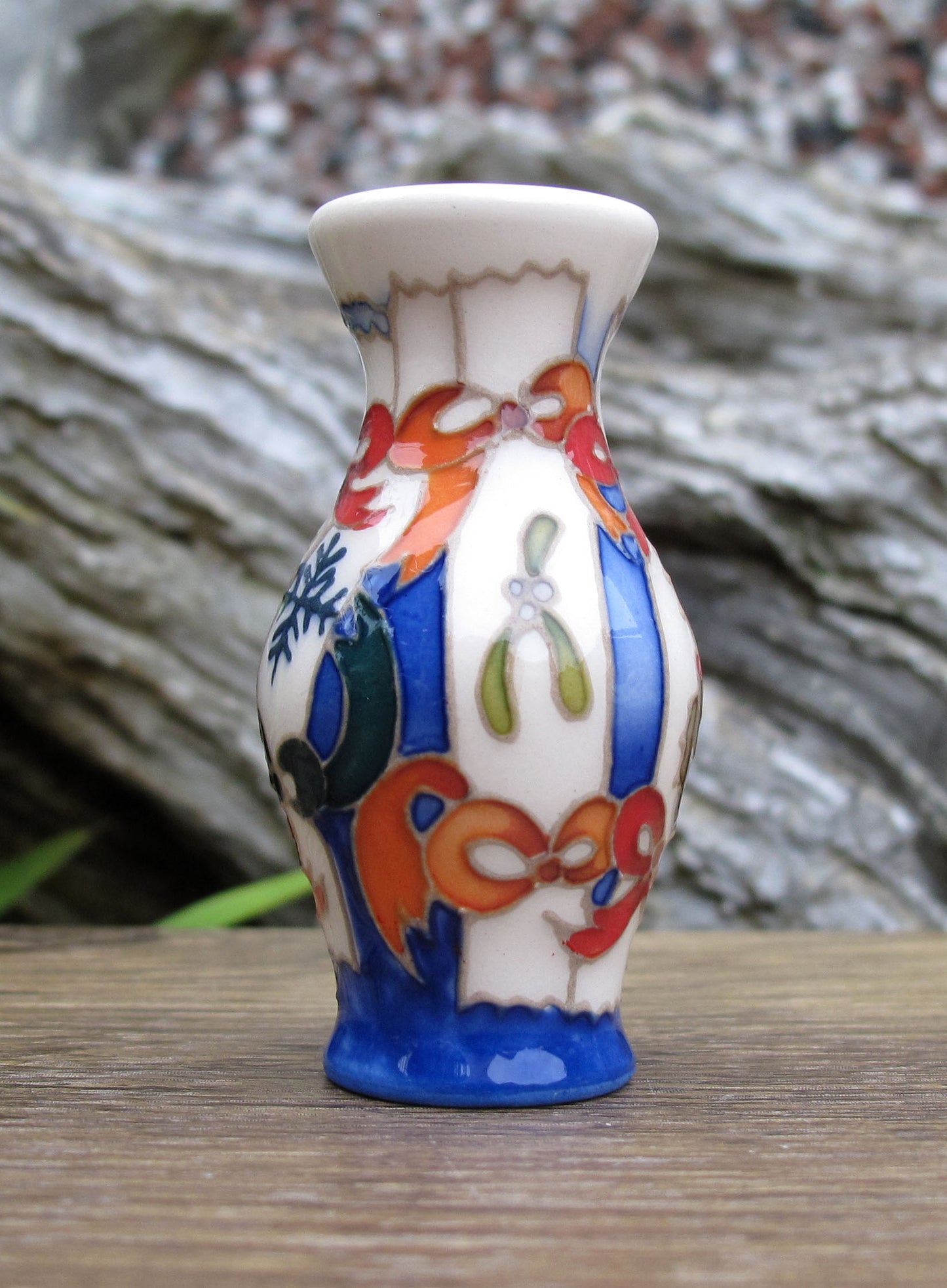 Moorcroft CHRISTMAS CRACKERS Miniature Vase Shape 226/2 Retail Price £239