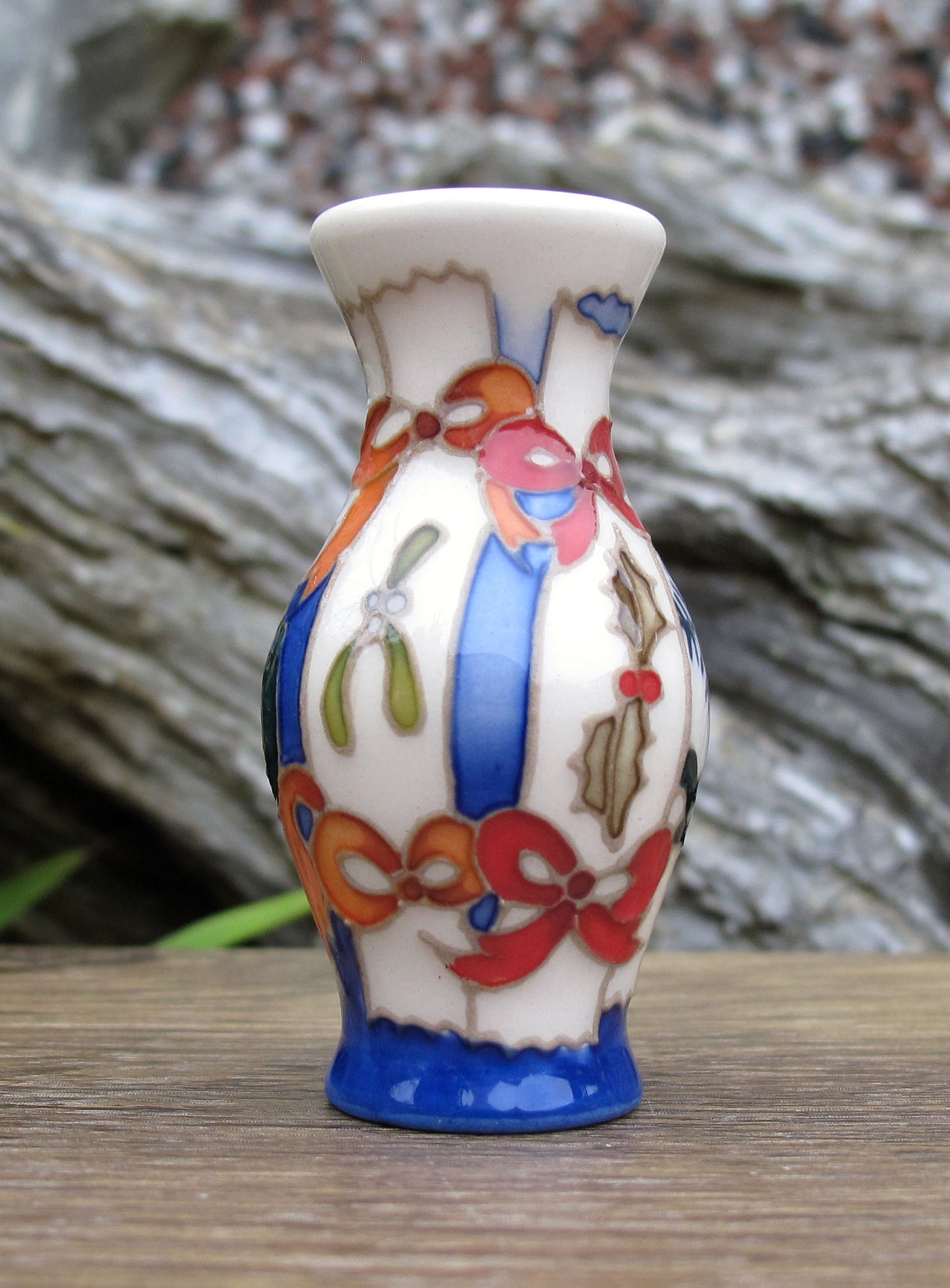 Moorcroft CHRISTMAS CRACKERS Miniature Vase Shape 226/2 Retail Price £239