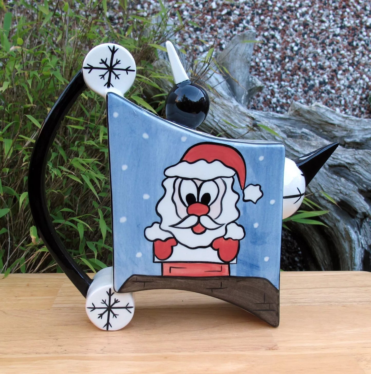 Lorna Bailey CHRISTMAS EVE CONCAVE TEAPOT Nov 2004 Santa ( Ref. New Millennium )