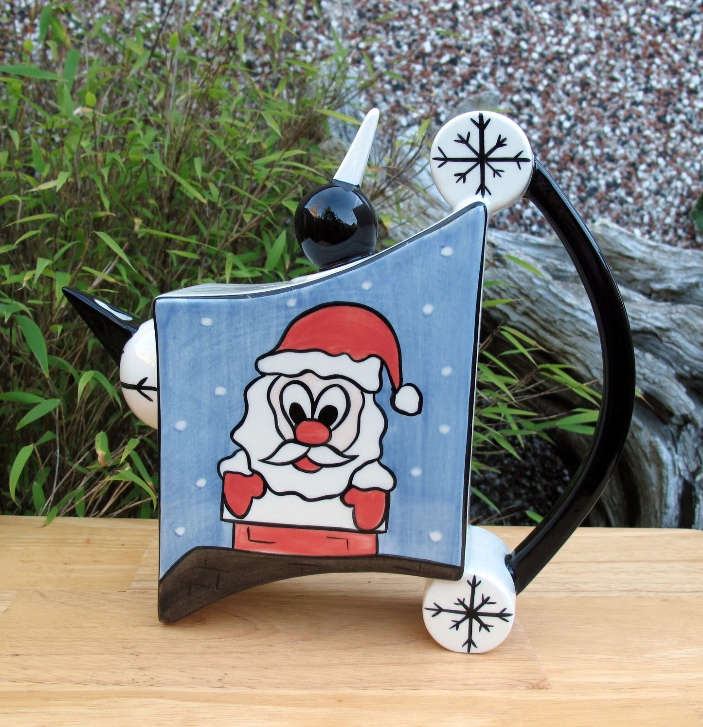 Lorna Bailey CHRISTMAS EVE CONCAVE TEAPOT Nov 2004 Santa ( Ref. New Millennium )