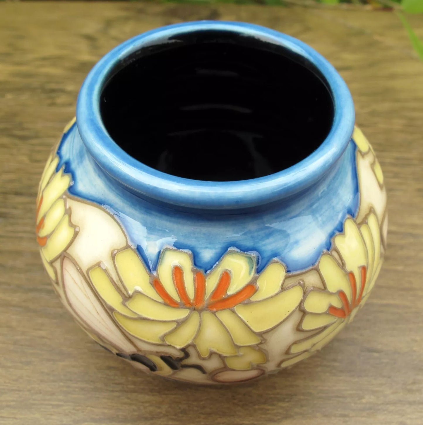 Moorcroft RSPB PANTALOON BEE Vase Shape 55/2 Retail Price £370 Emma Bossons