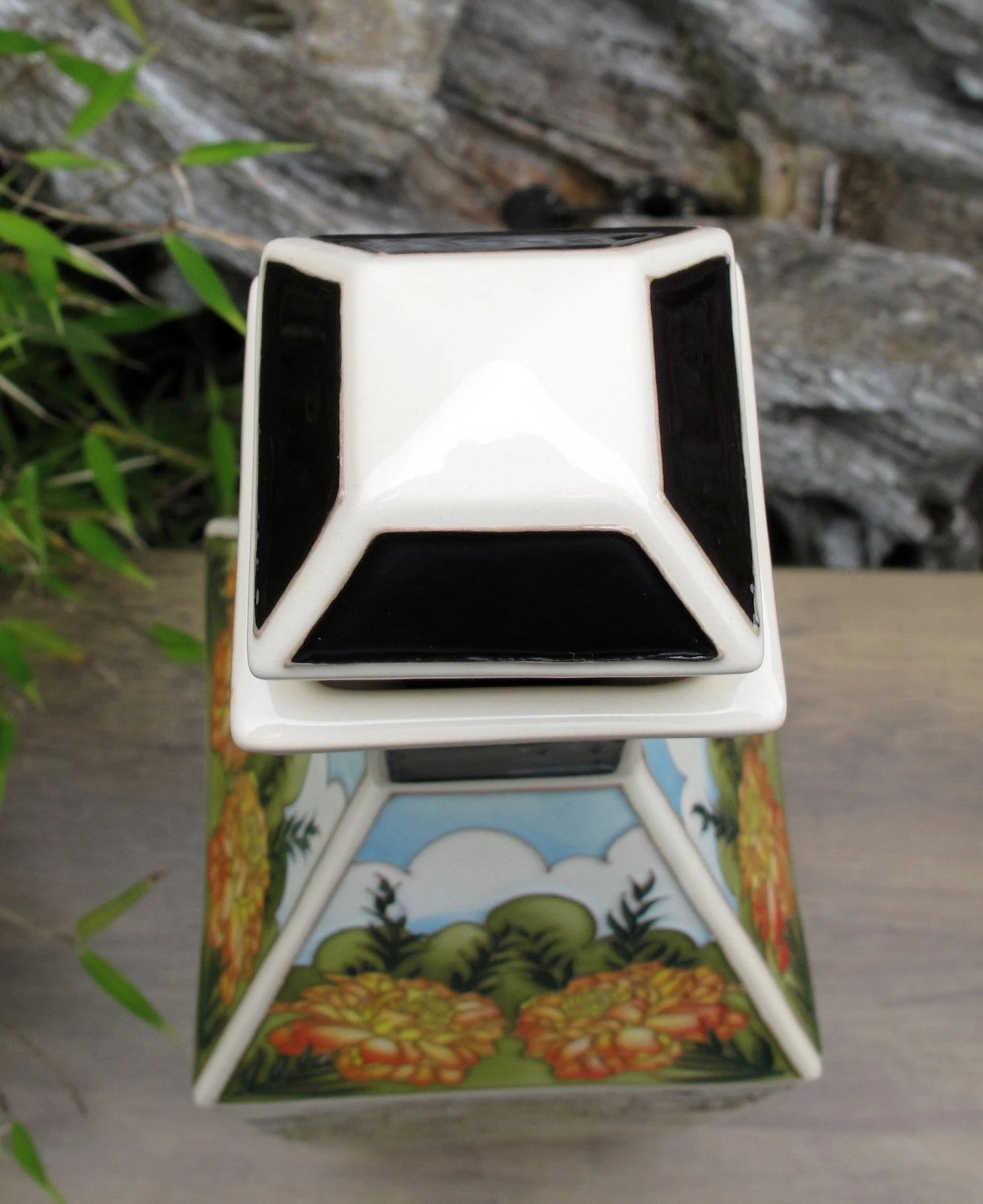 Moorcroft Rare OAST HOUSES  Limited Edition 10/10 Vase 96/16  Retail Price £2915