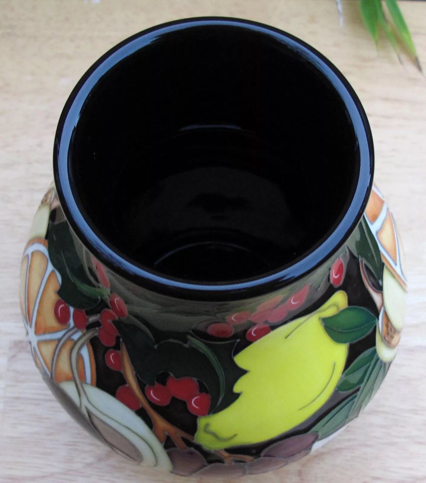 Moorcroft FIGGY PUDDING Vase 869/6 Numbered Edition Retail Price £645 Christmas