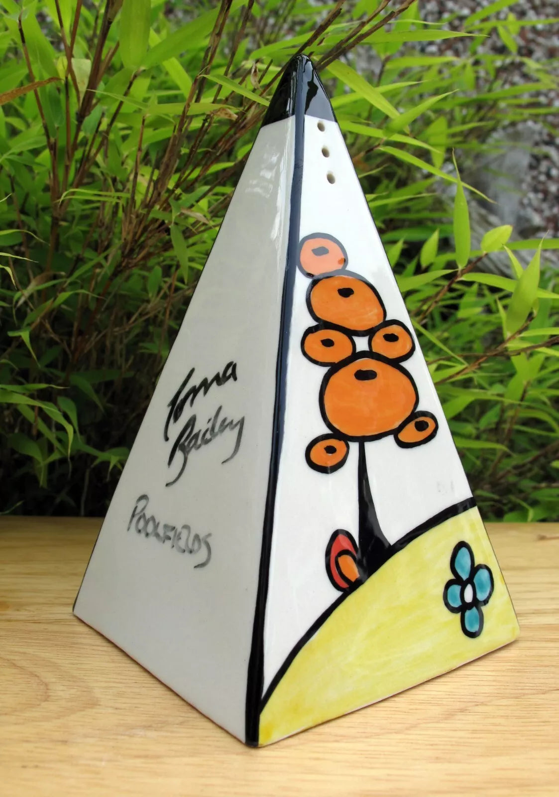 Lorna Bailey  POOLFIELDS PYRAMID Sugar Sifter Shaker Jan 2002