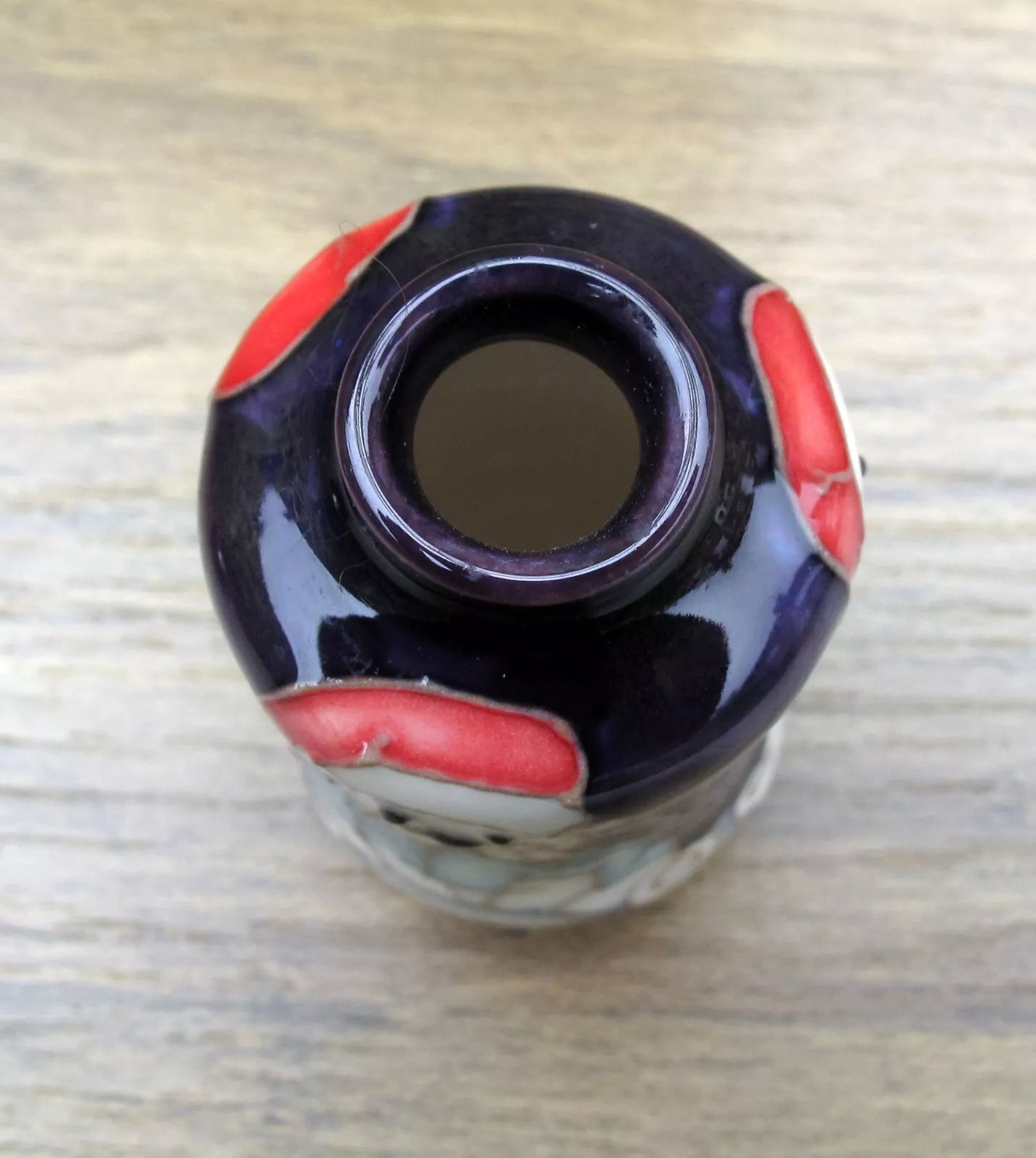Moorcroft ARCTIC PARTY Miniature vase 98/2  Retail Price £224 Christmas Bear